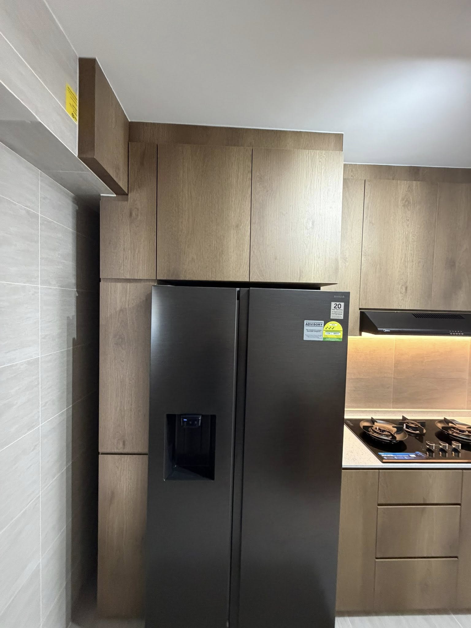 Contemporary Wood-Grain HDB Kitchen