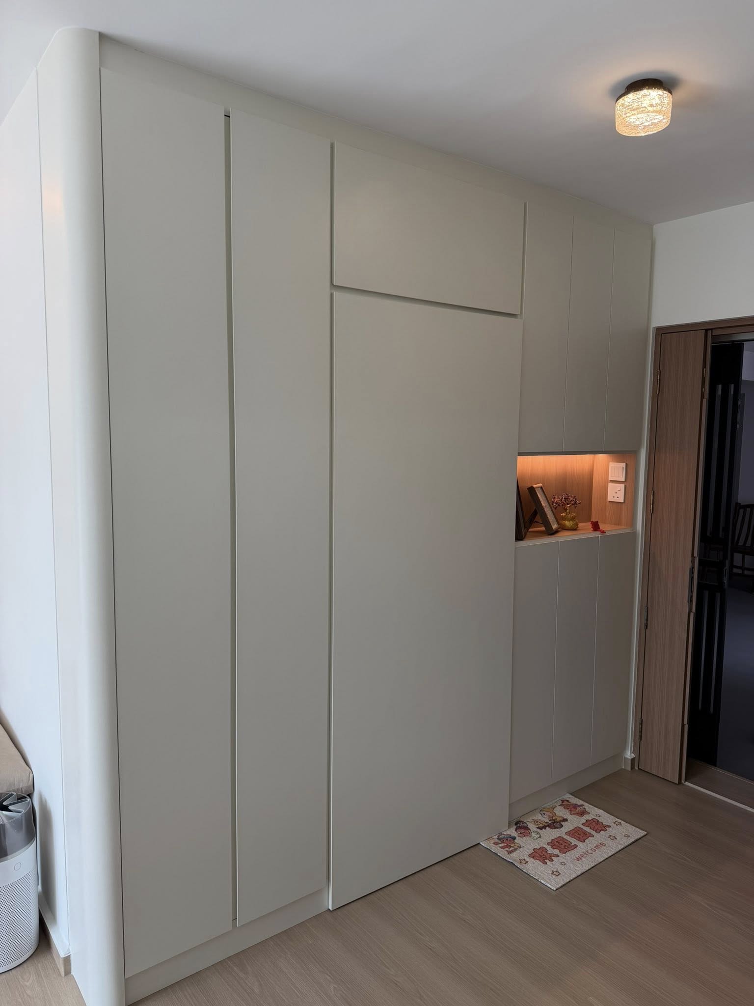 Minimalist Built-in Wardrobe with Niche