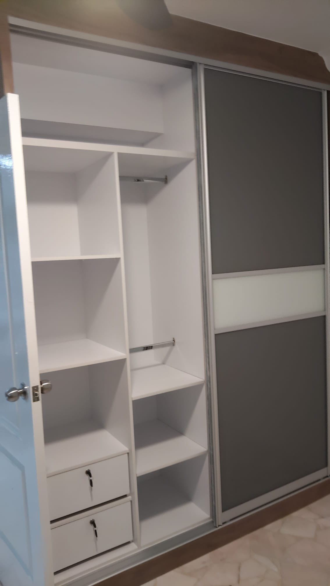 Modern Sliding-Door Bedroom Wardrobe