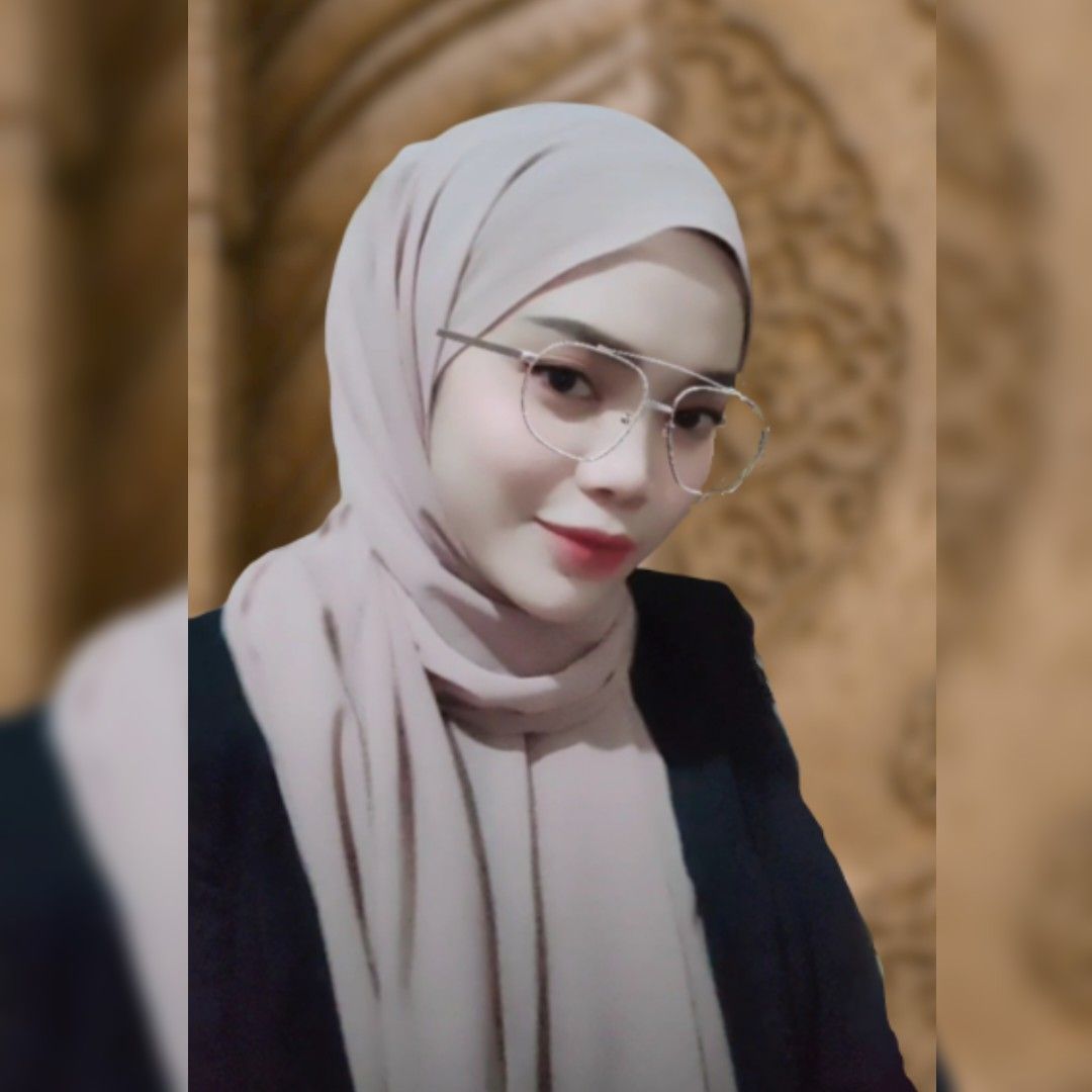 Nur Zakirah's avatar'