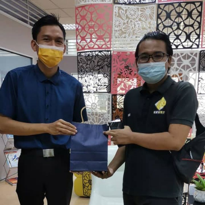 Fitri Azizi's avatar'