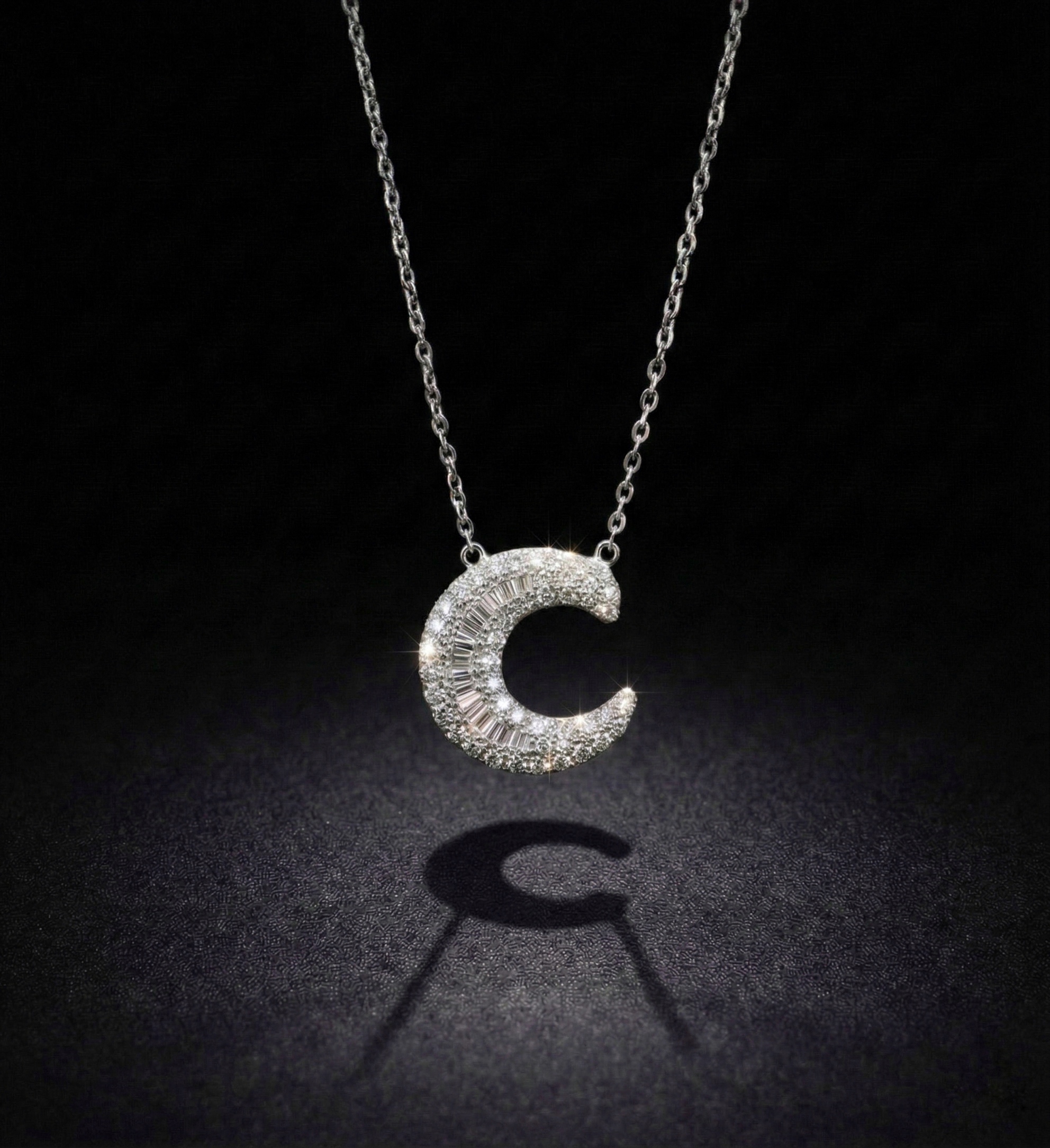 Naszyjnik z literą C "Collier Première Lettre™"