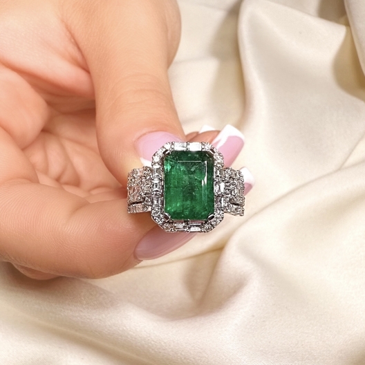 Pierścionek "EmeraldNoblesse™"