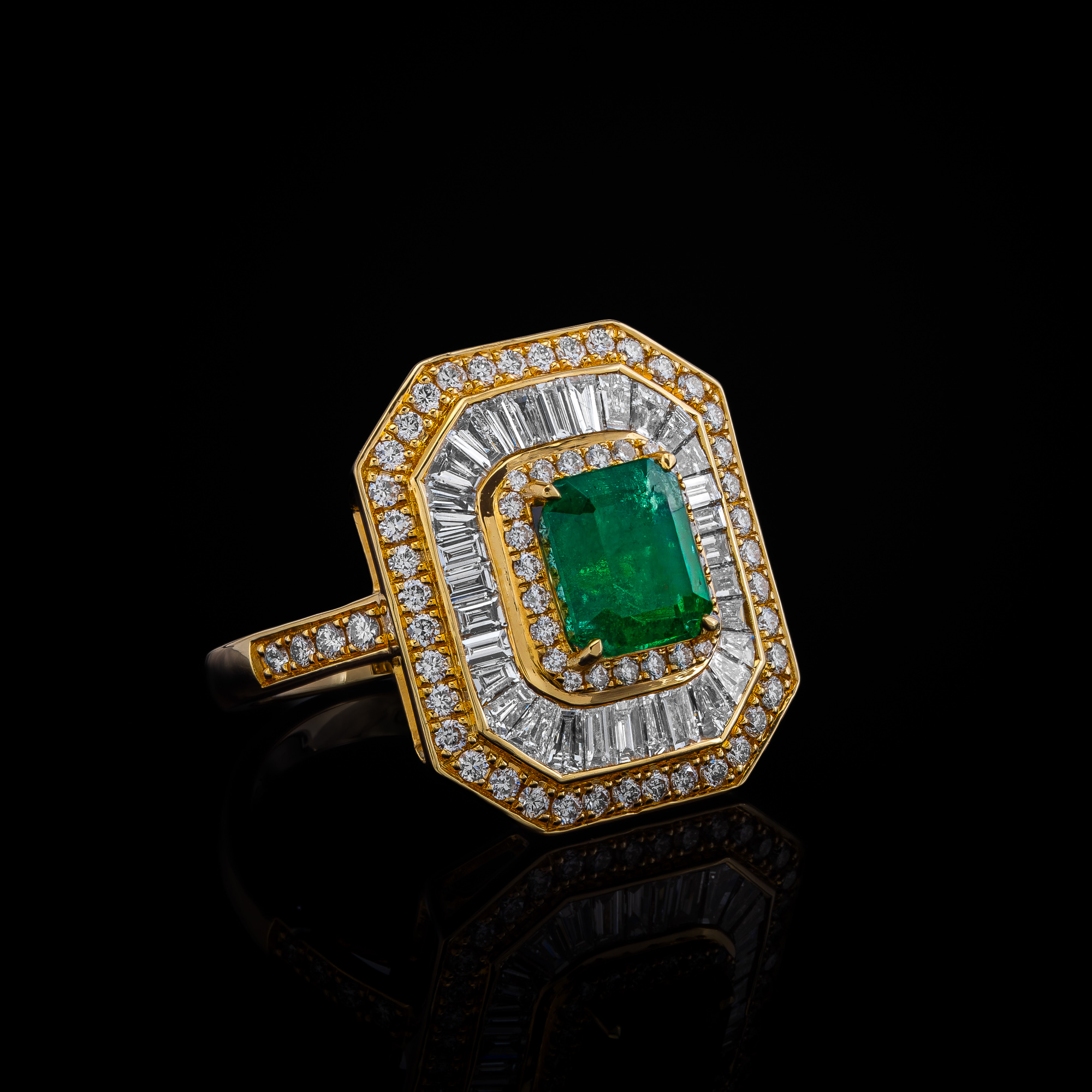 Pierścionek "EmeraldPrestige™"