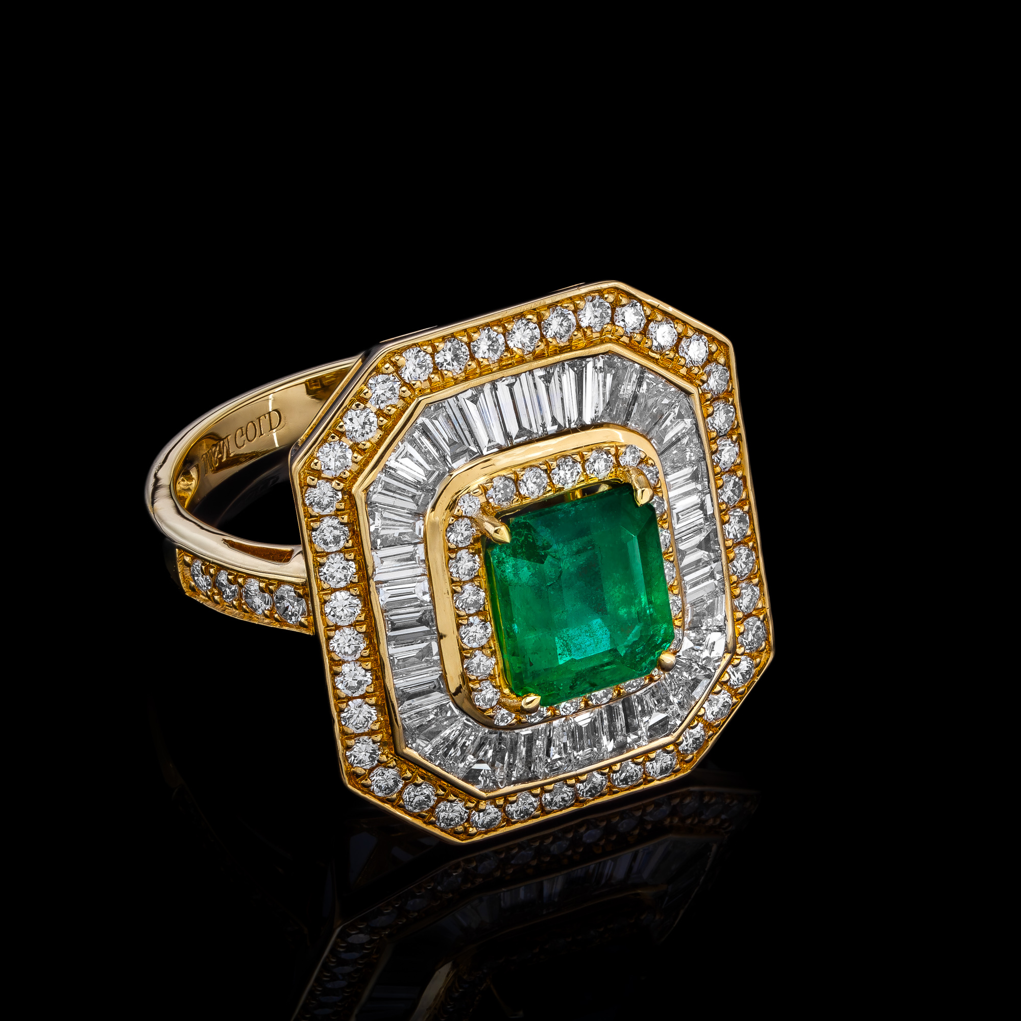 Pierścionek "EmeraldPrestige™"