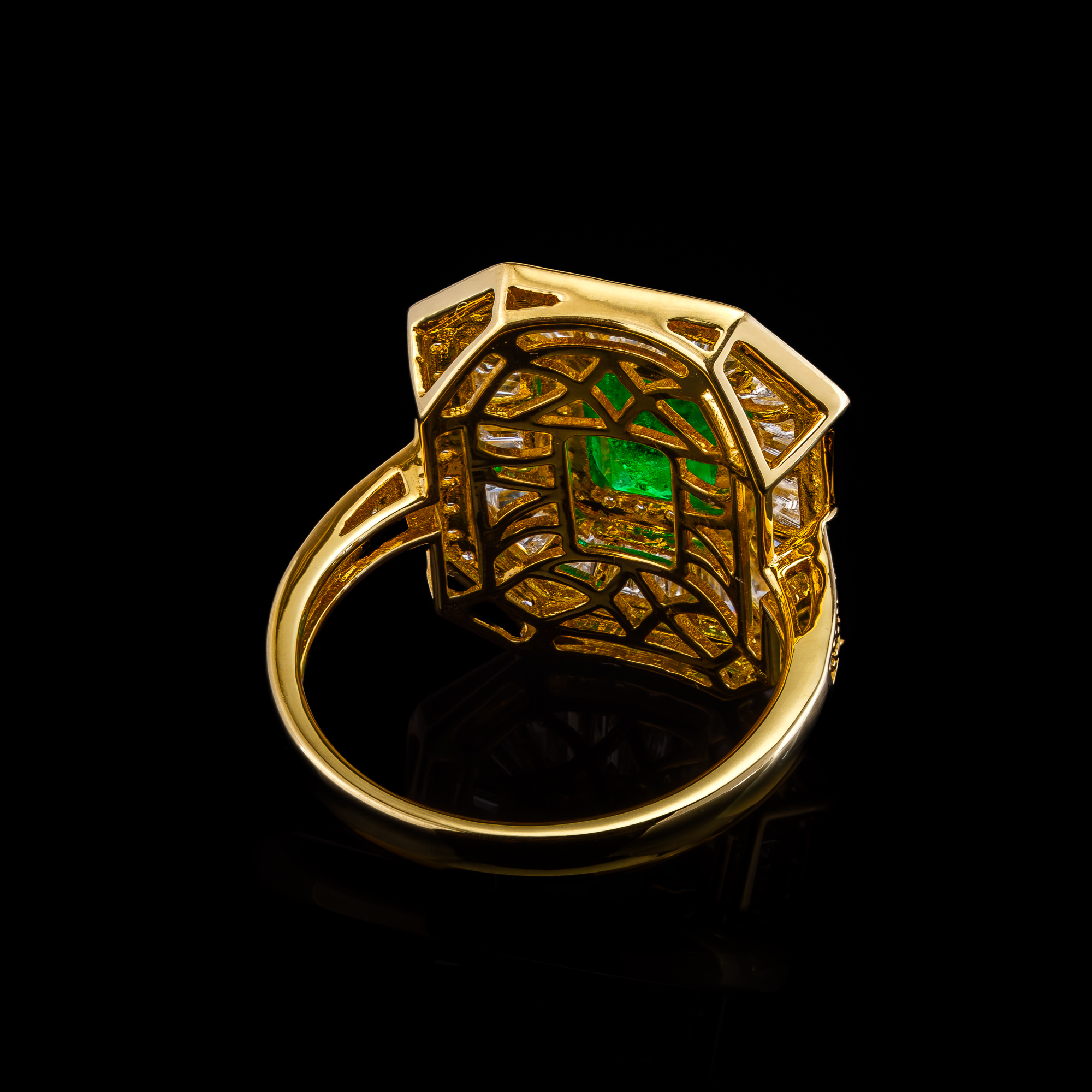 Pierścionek "EmeraldPrestige™"