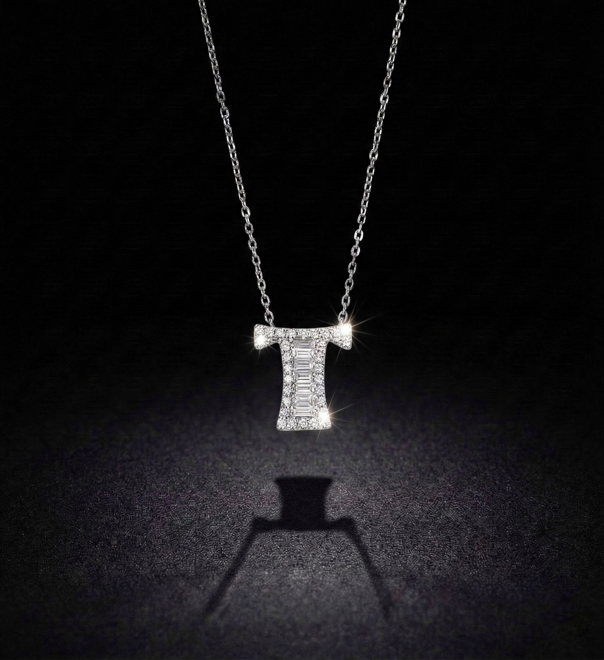 Naszyjnik z literą T "Collier Première Lettre™"