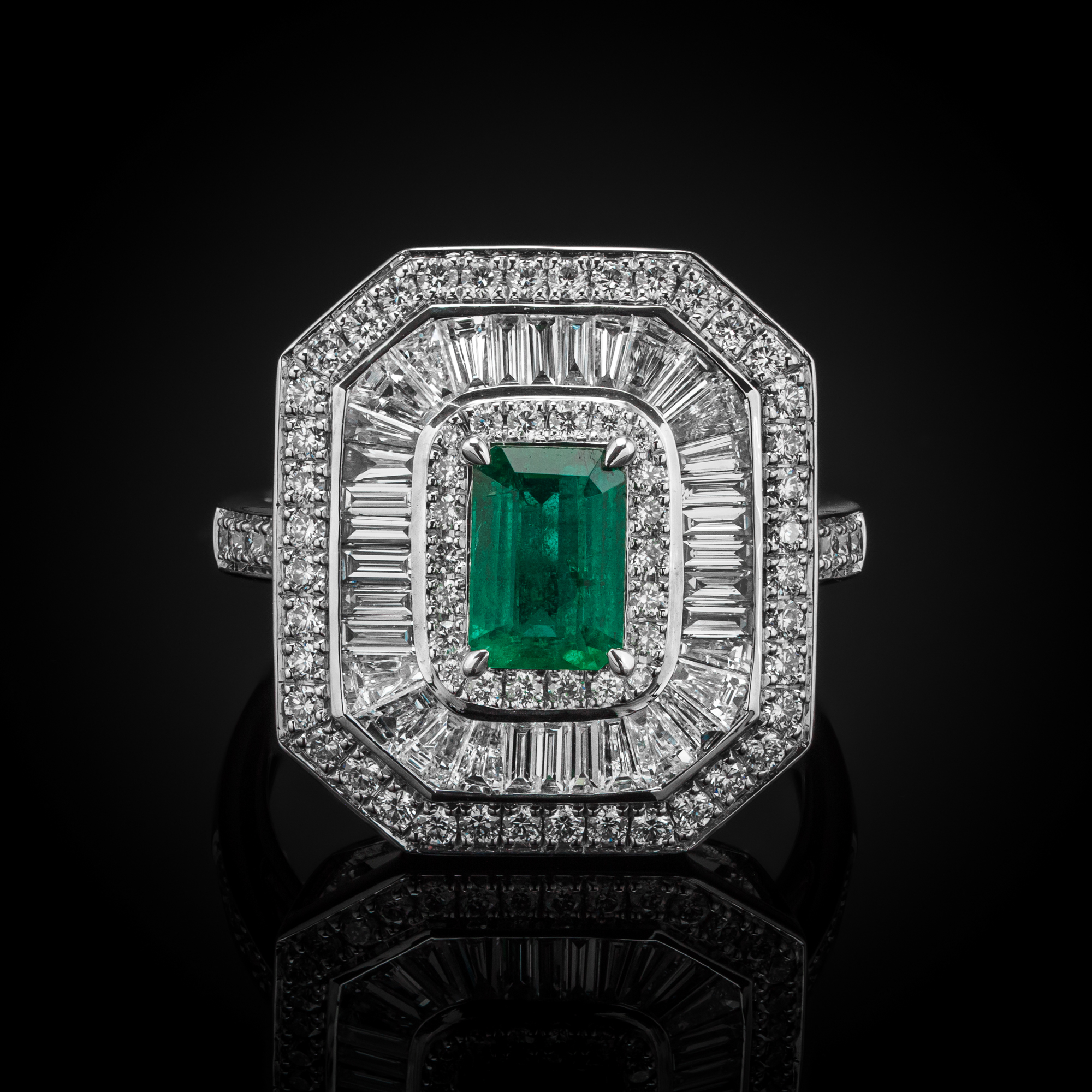Pierścionek "EmeraldPrestige™"