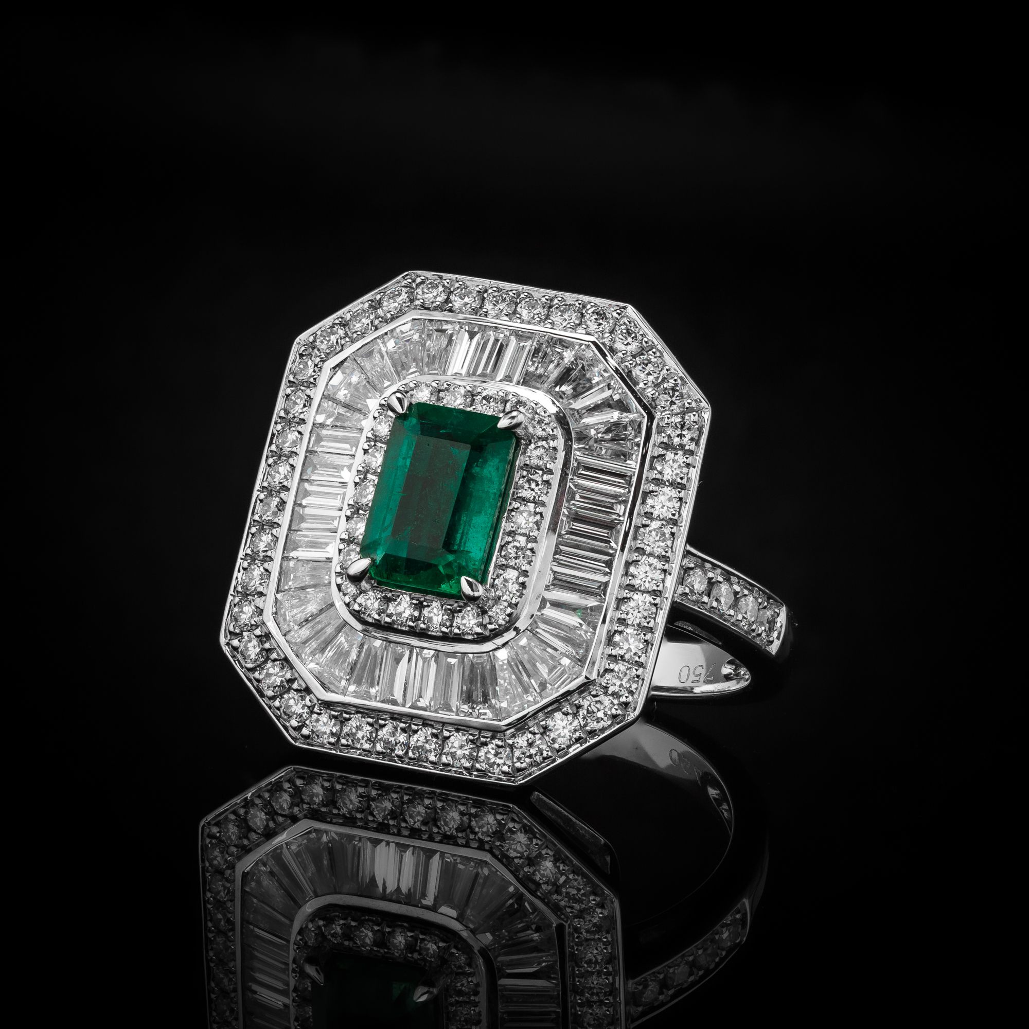 Pierścionek "EmeraldPrestige™"