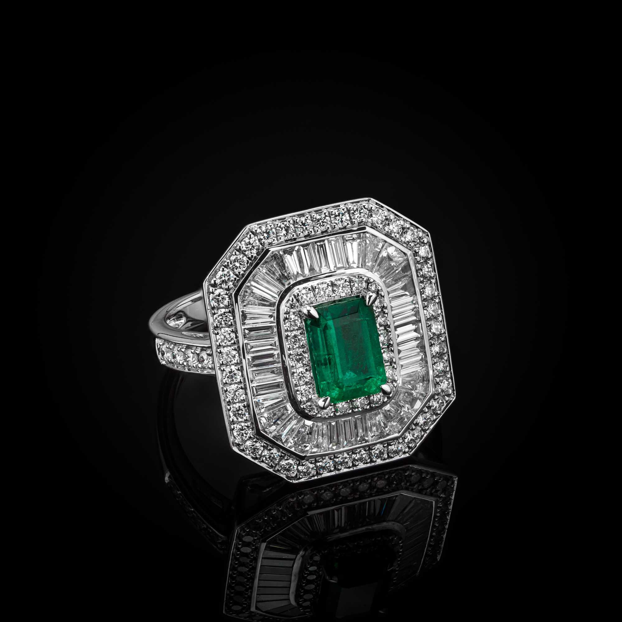 Pierścionek "EmeraldPrestige™"