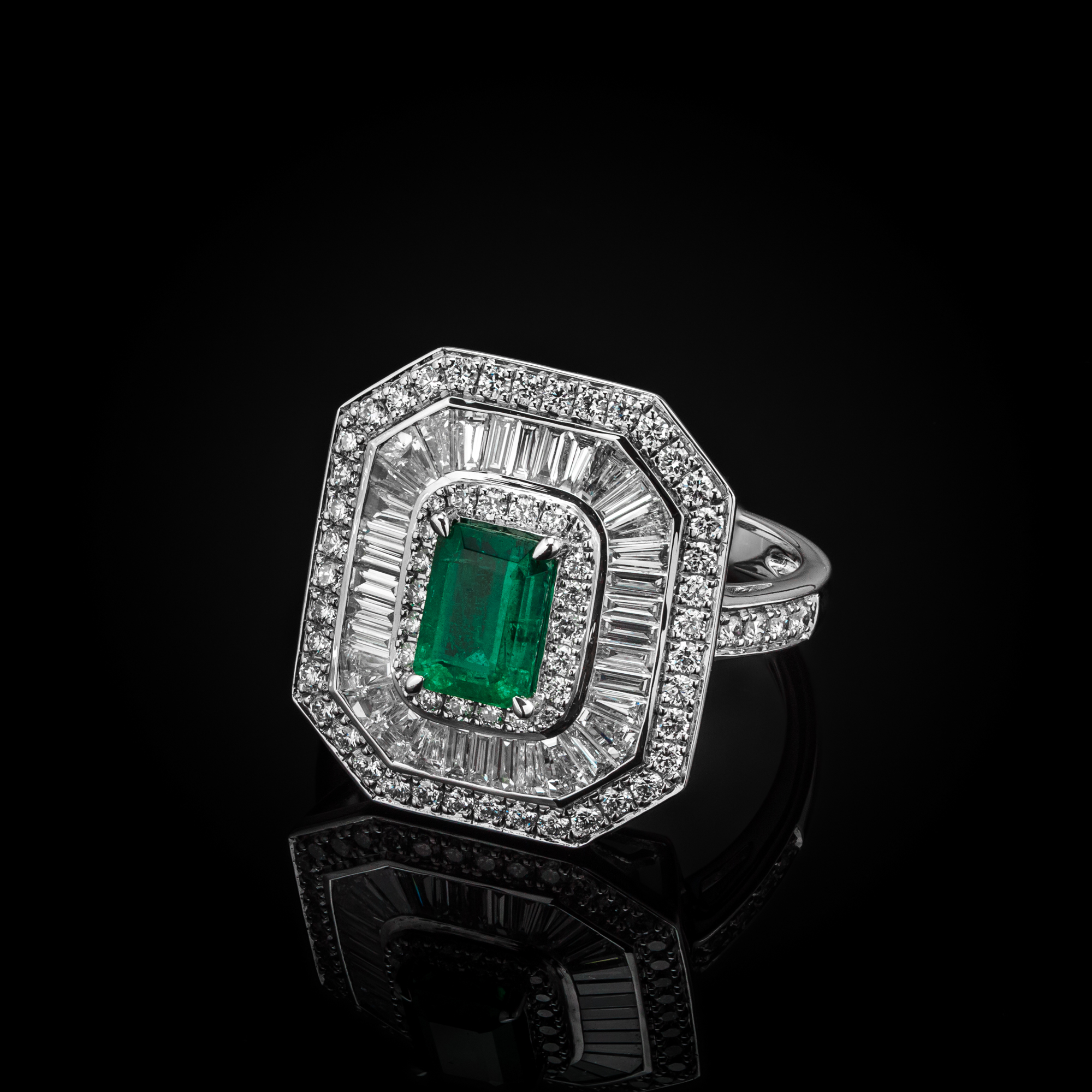 Pierścionek "EmeraldPrestige™"