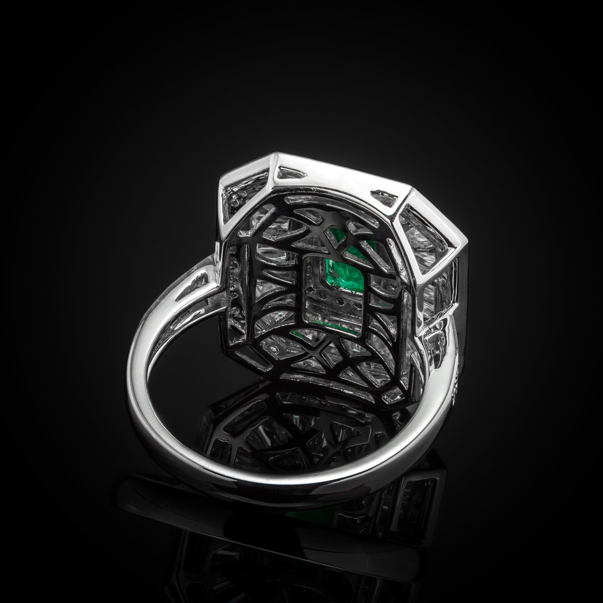 Pierścionek "EmeraldPrestige™"