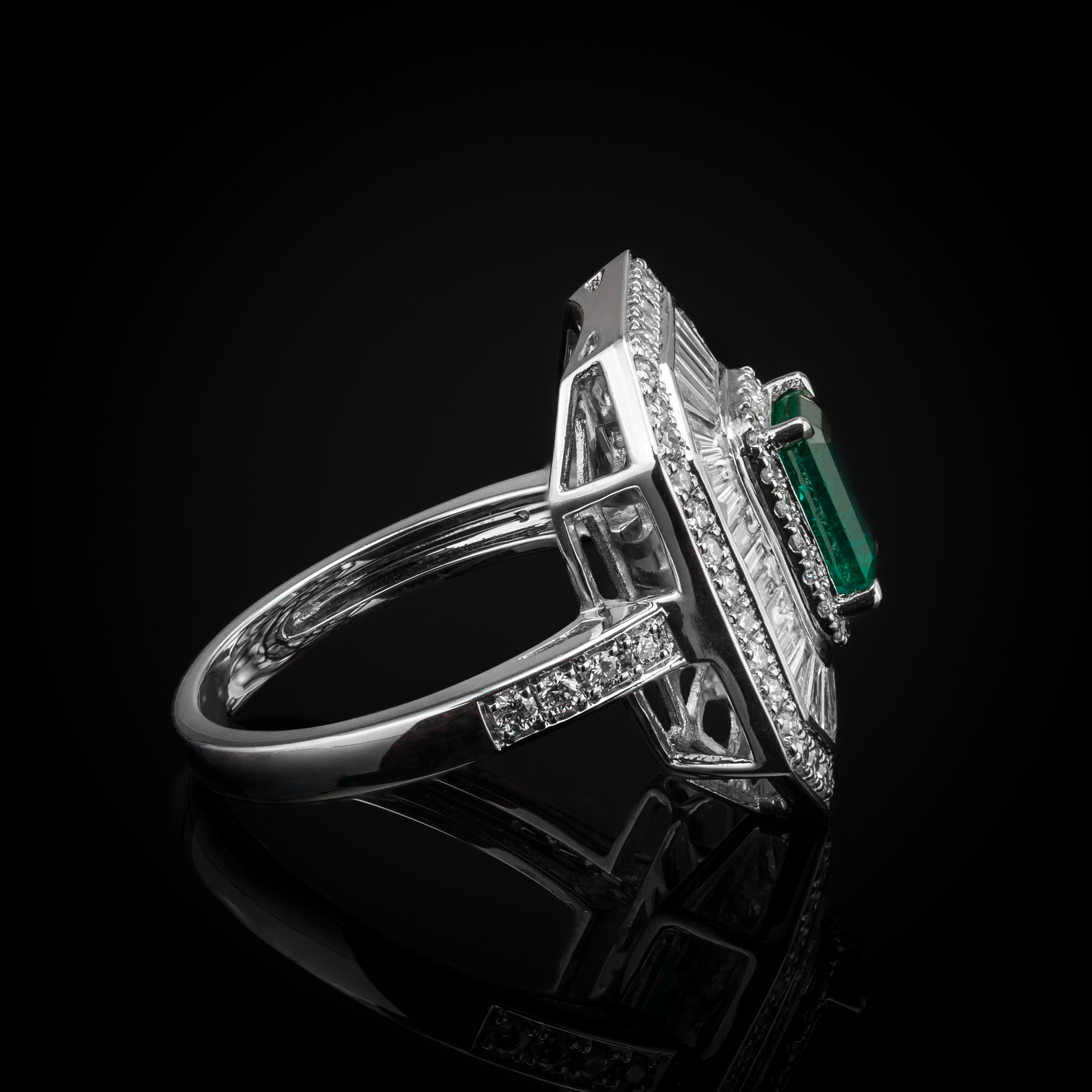 Pierścionek "EmeraldPrestige™"