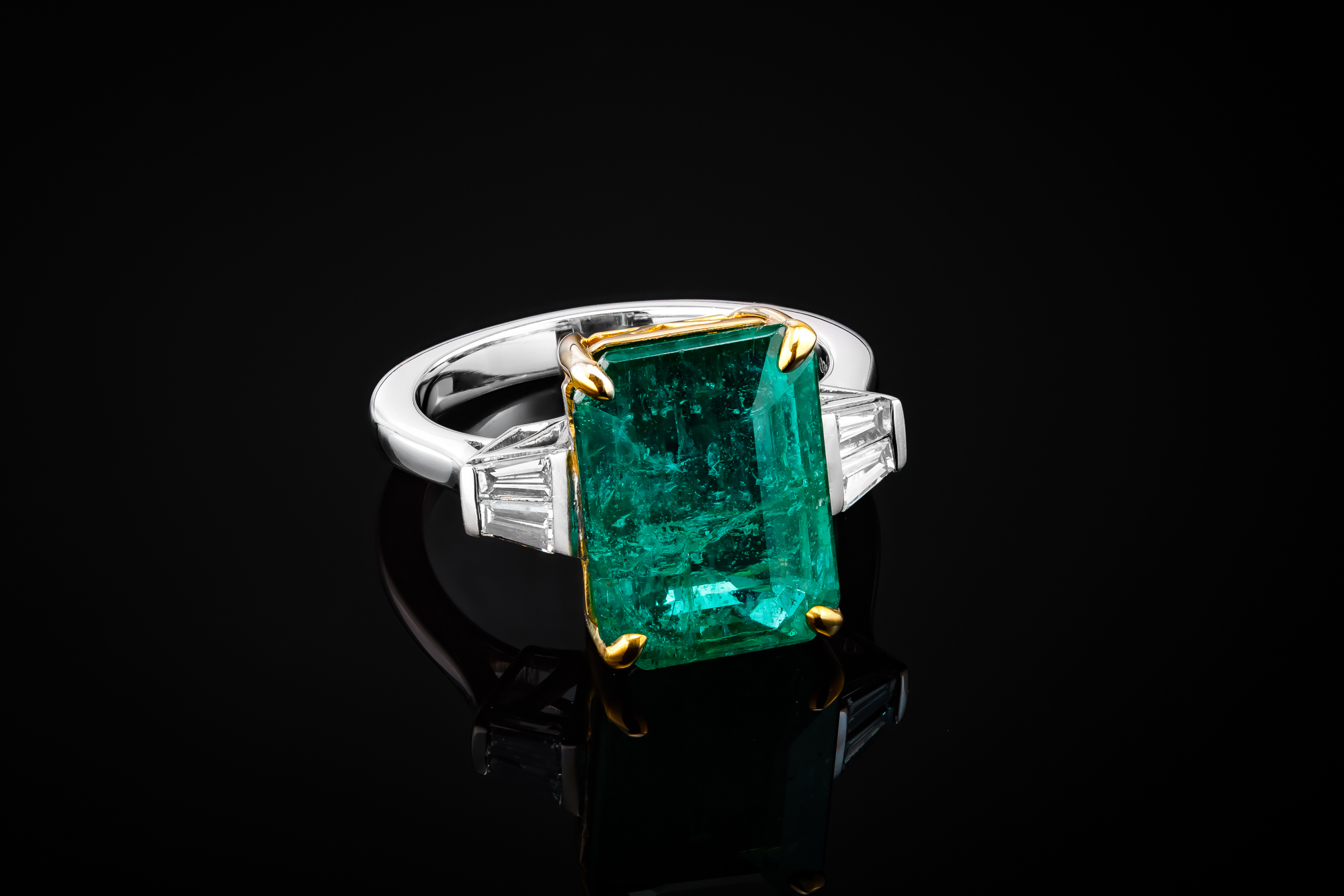 Pierścionek "EmeraldZenith™"
