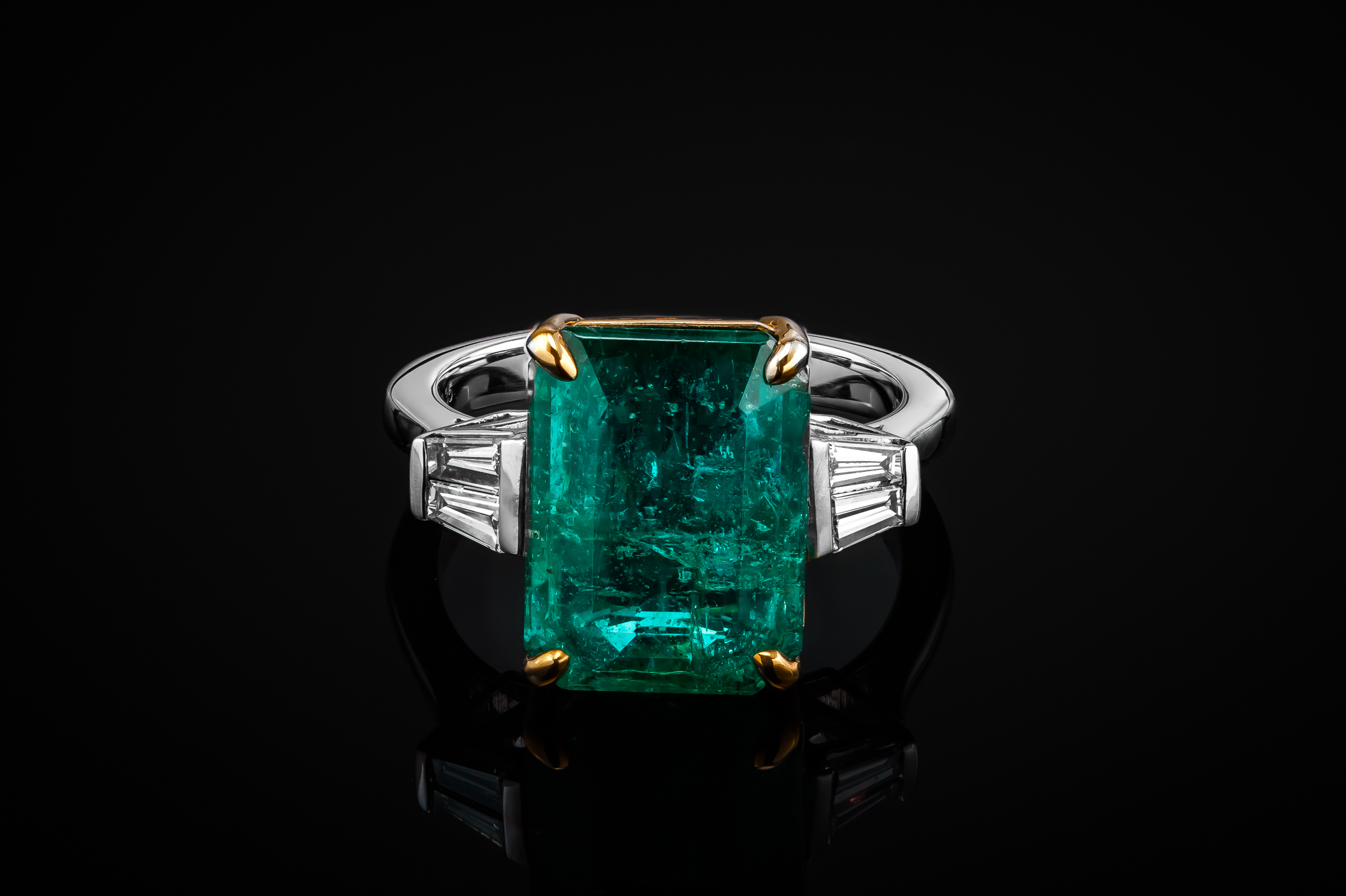 Pierścionek "EmeraldZenith™"