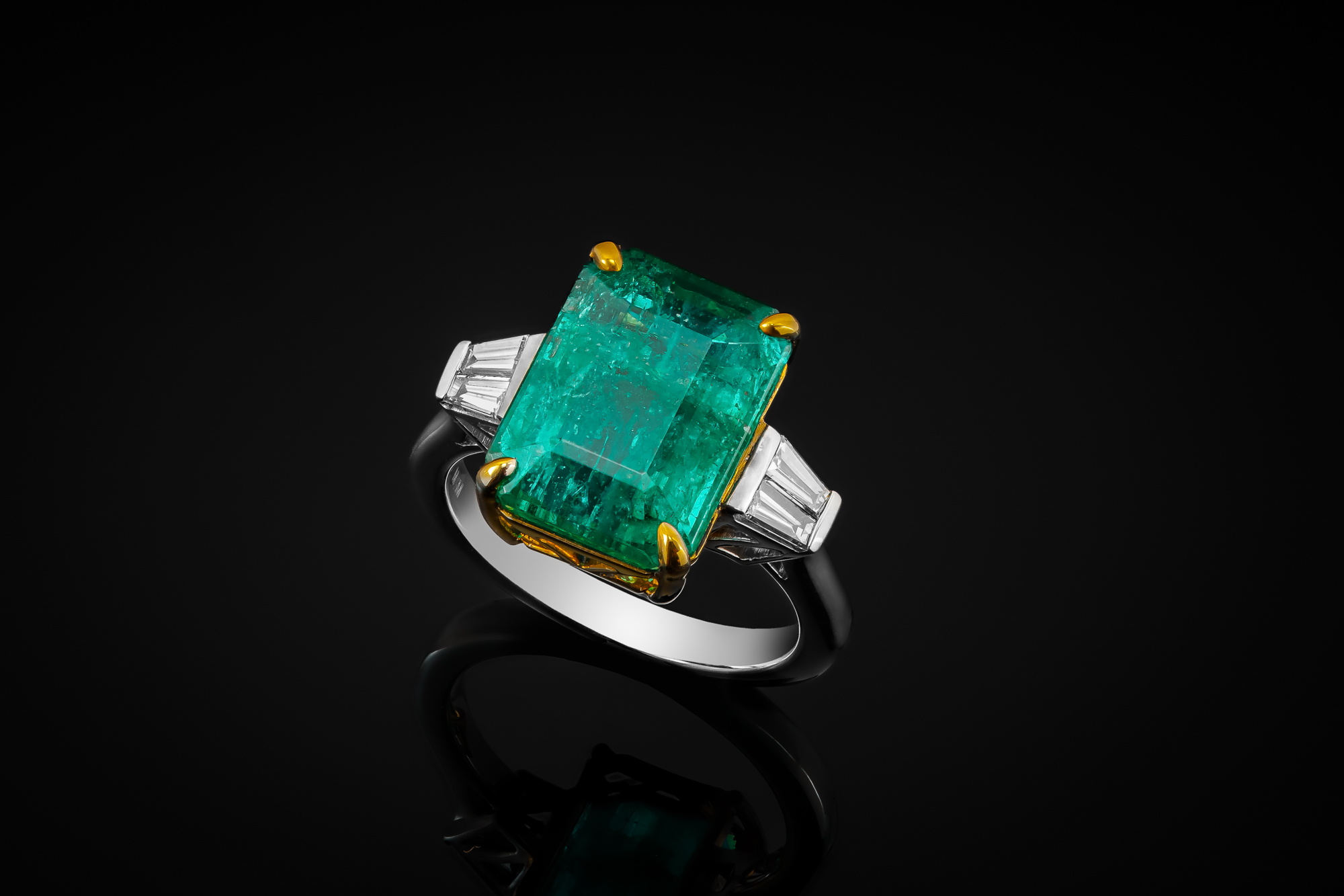 Pierścionek "EmeraldZenith™"