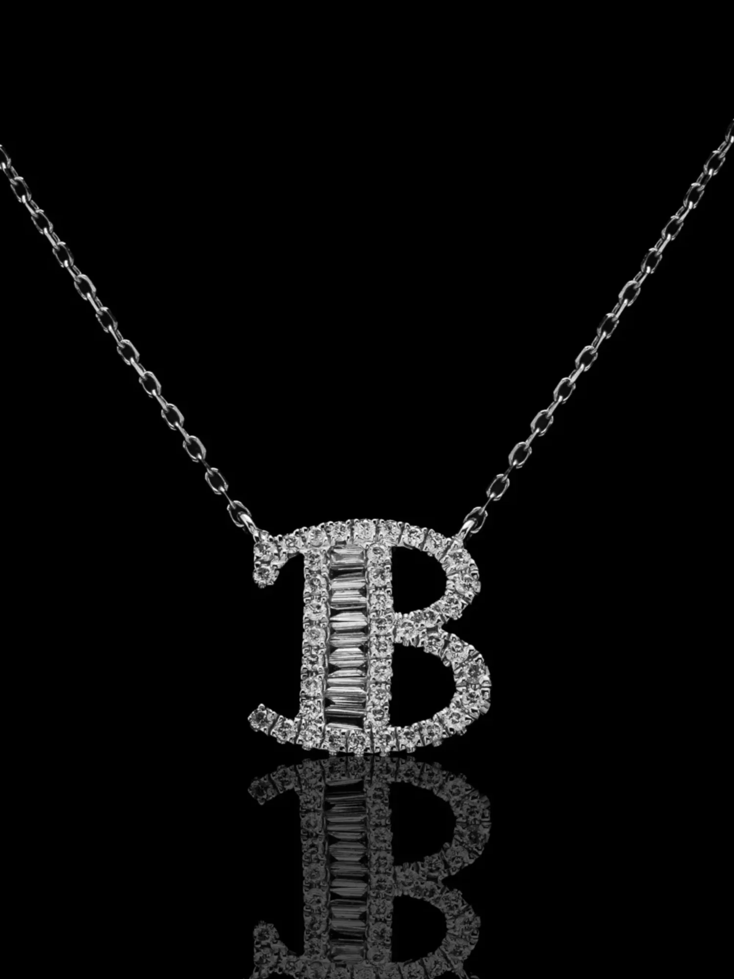 Necklace with the letter B "Collier Première Lettre™"