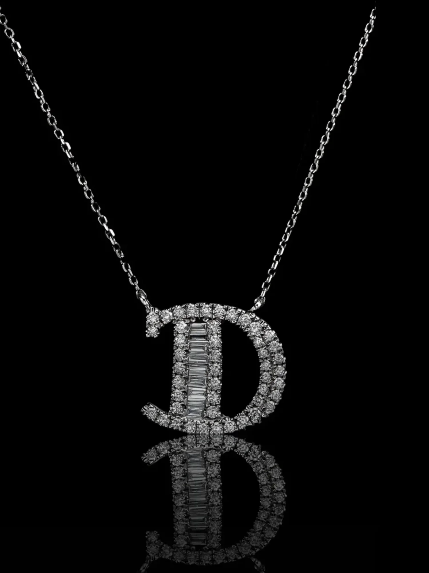 Naszyjnik z literą D "Collier Première Lettre™"
