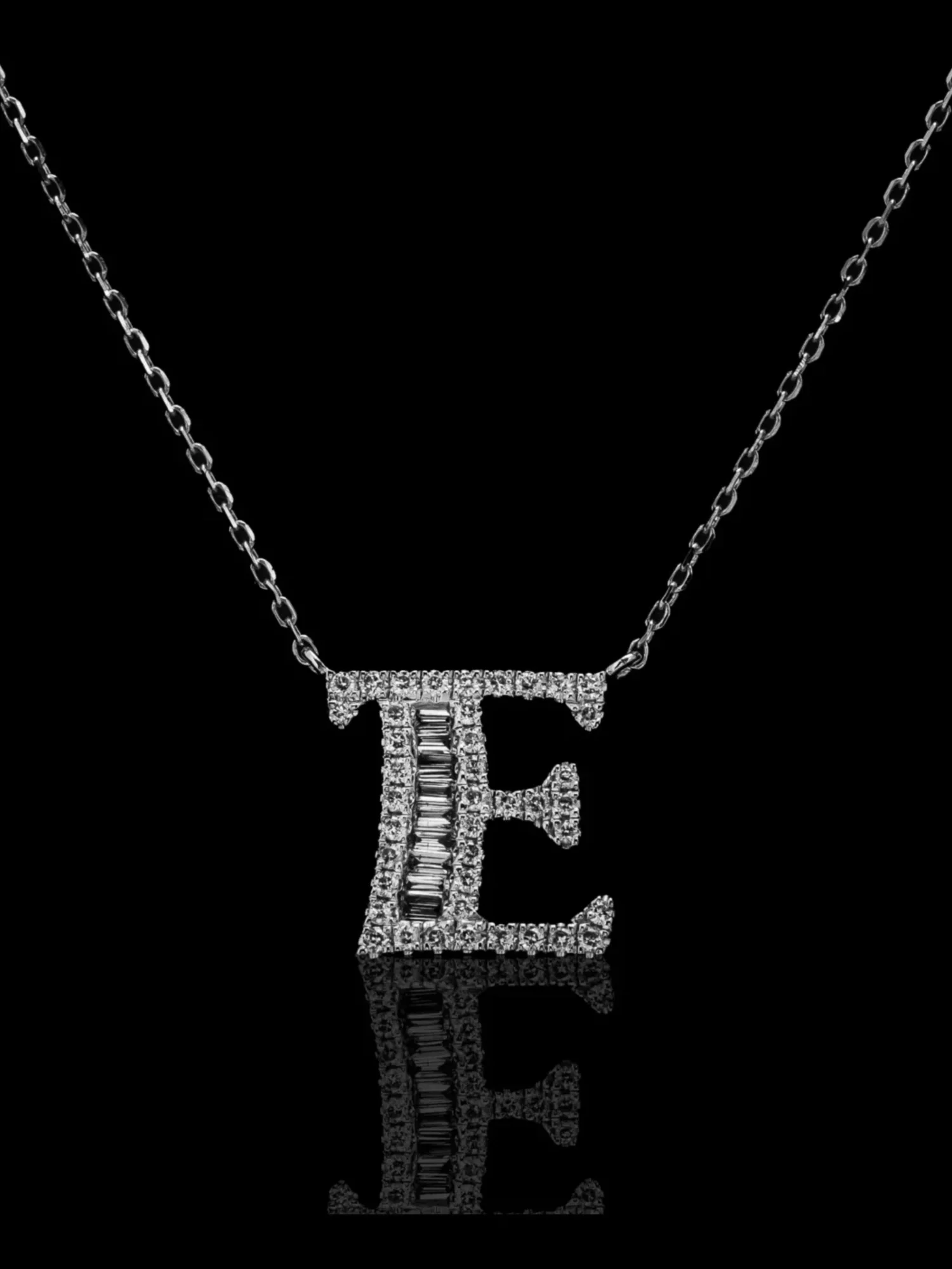 Naszyjnik z literą E "Collier Première Lettre™"