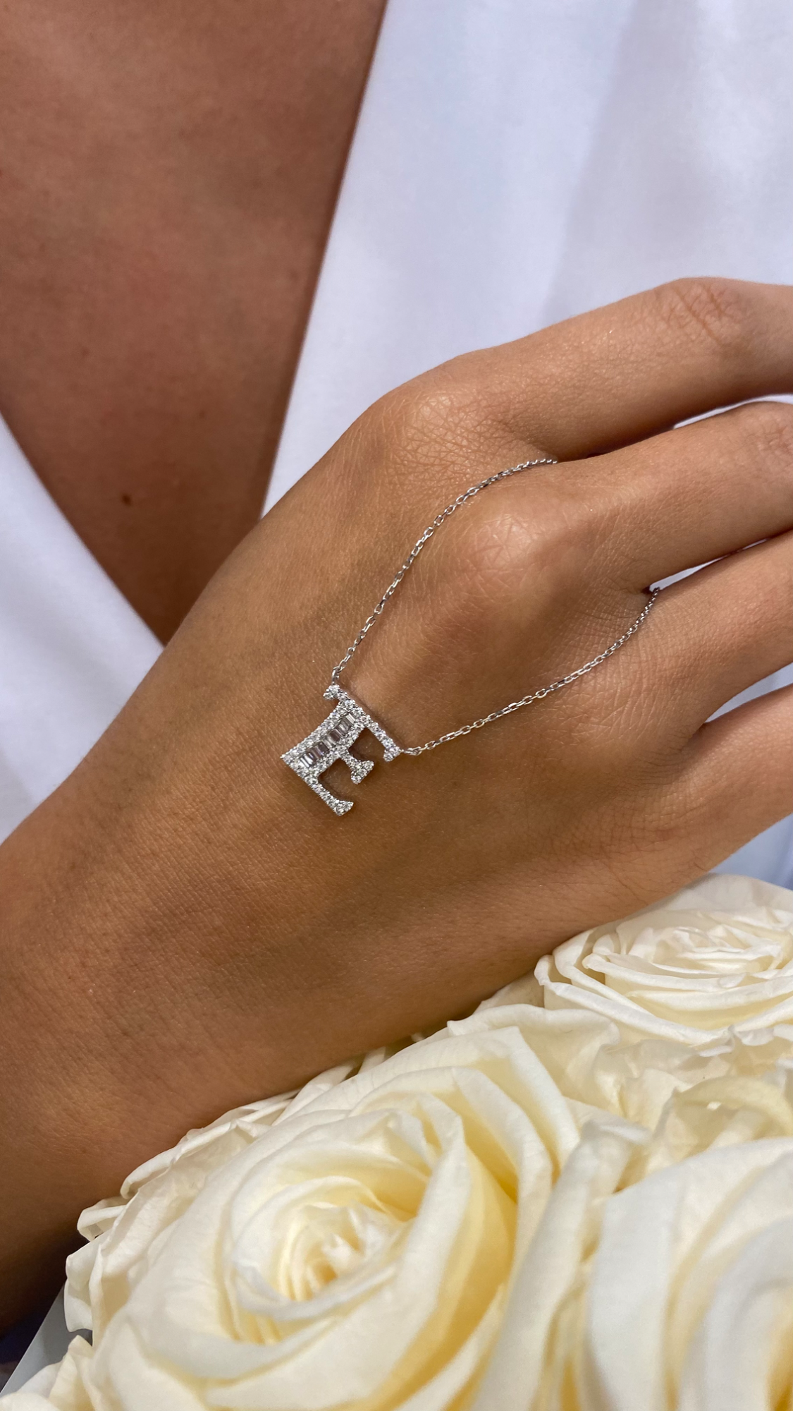 Naszyjnik z literą E "Collier Première Lettre™"