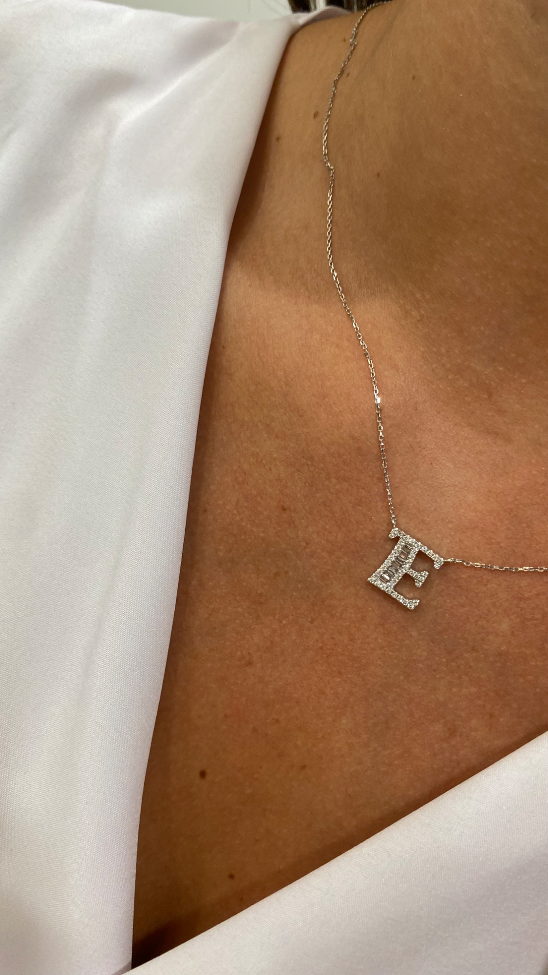 Naszyjnik z literą E "Collier Première Lettre™"