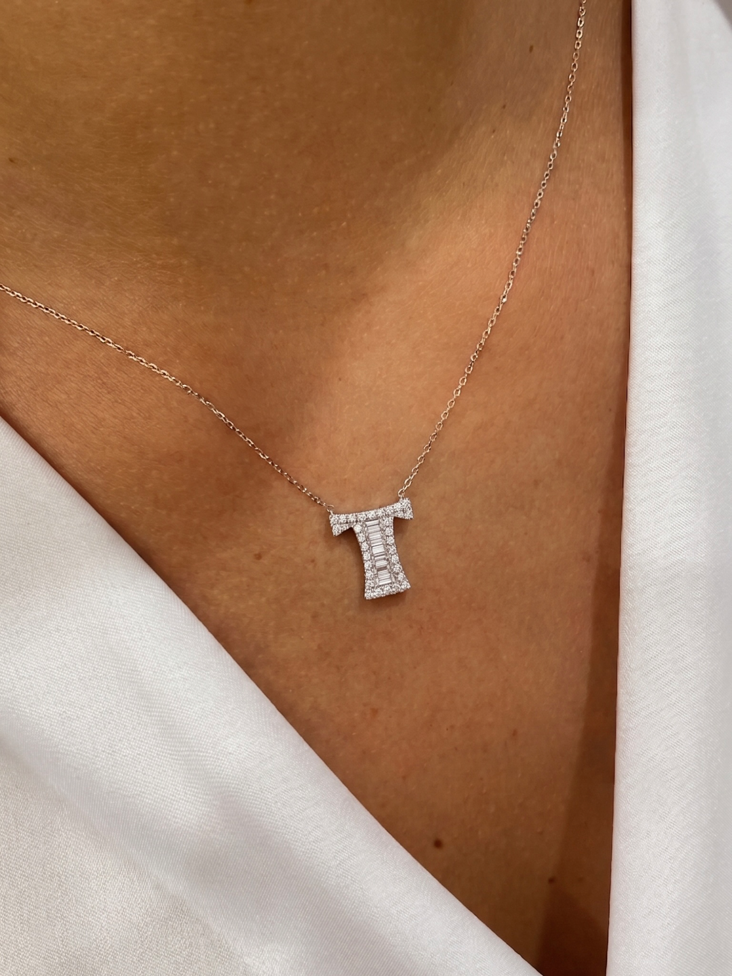 Naszyjnik z literą T "Collier Première Lettre™"