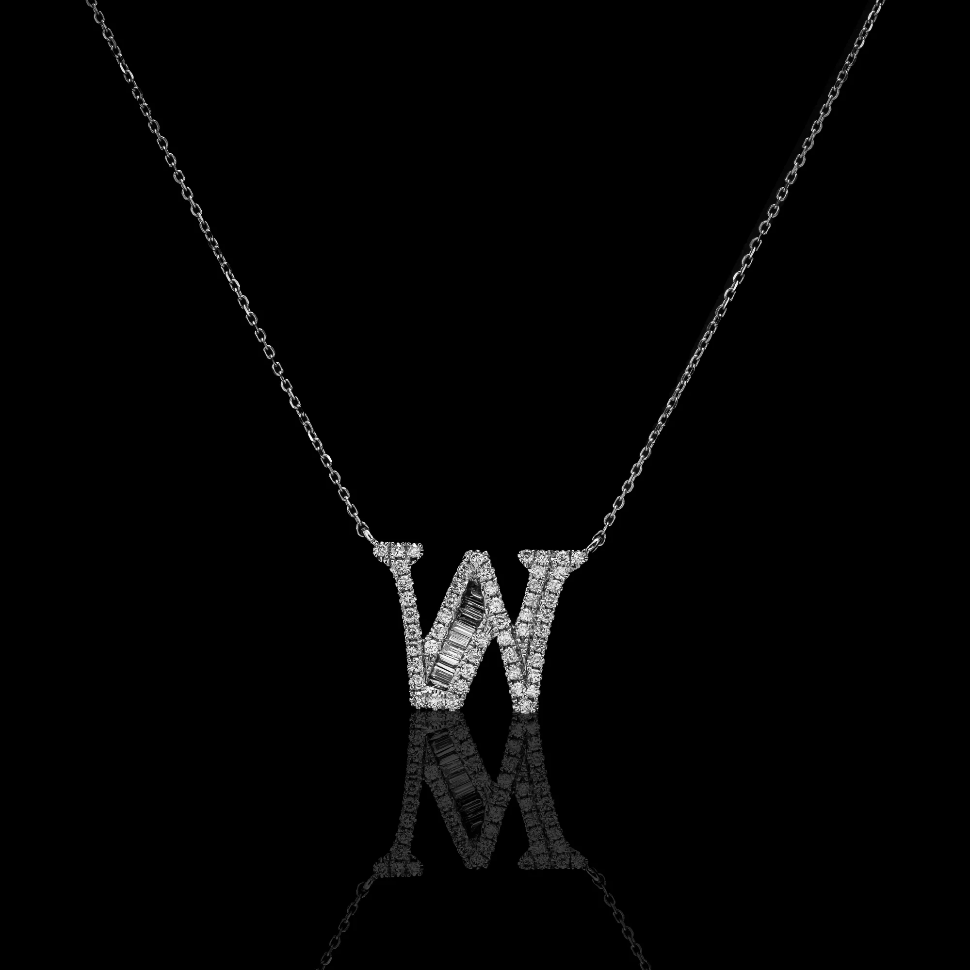 Naszyjnik z literą W "Collier Première Lettre™"