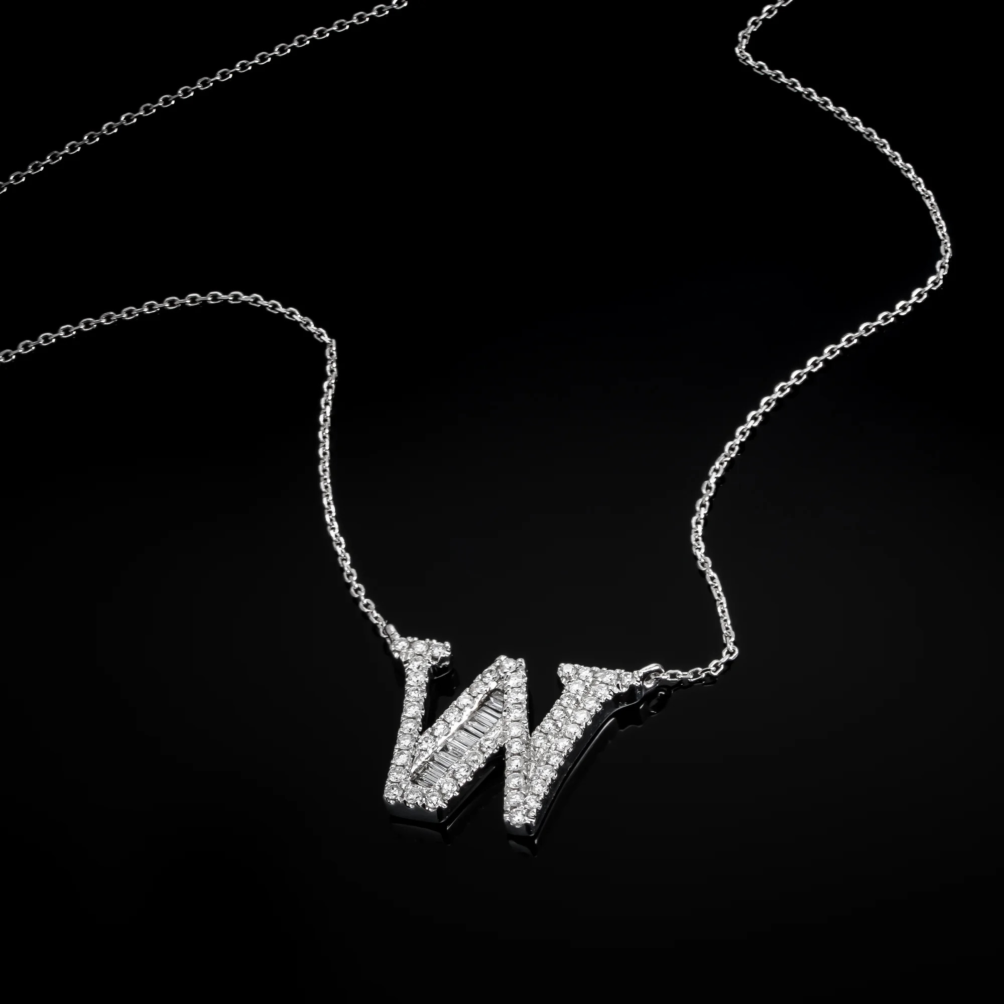 Naszyjnik z literą W "Collier Première Lettre™"