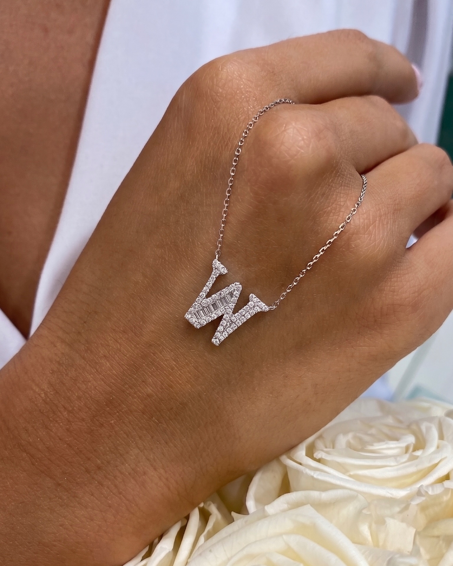 Naszyjnik z literą W "Collier Première Lettre™"