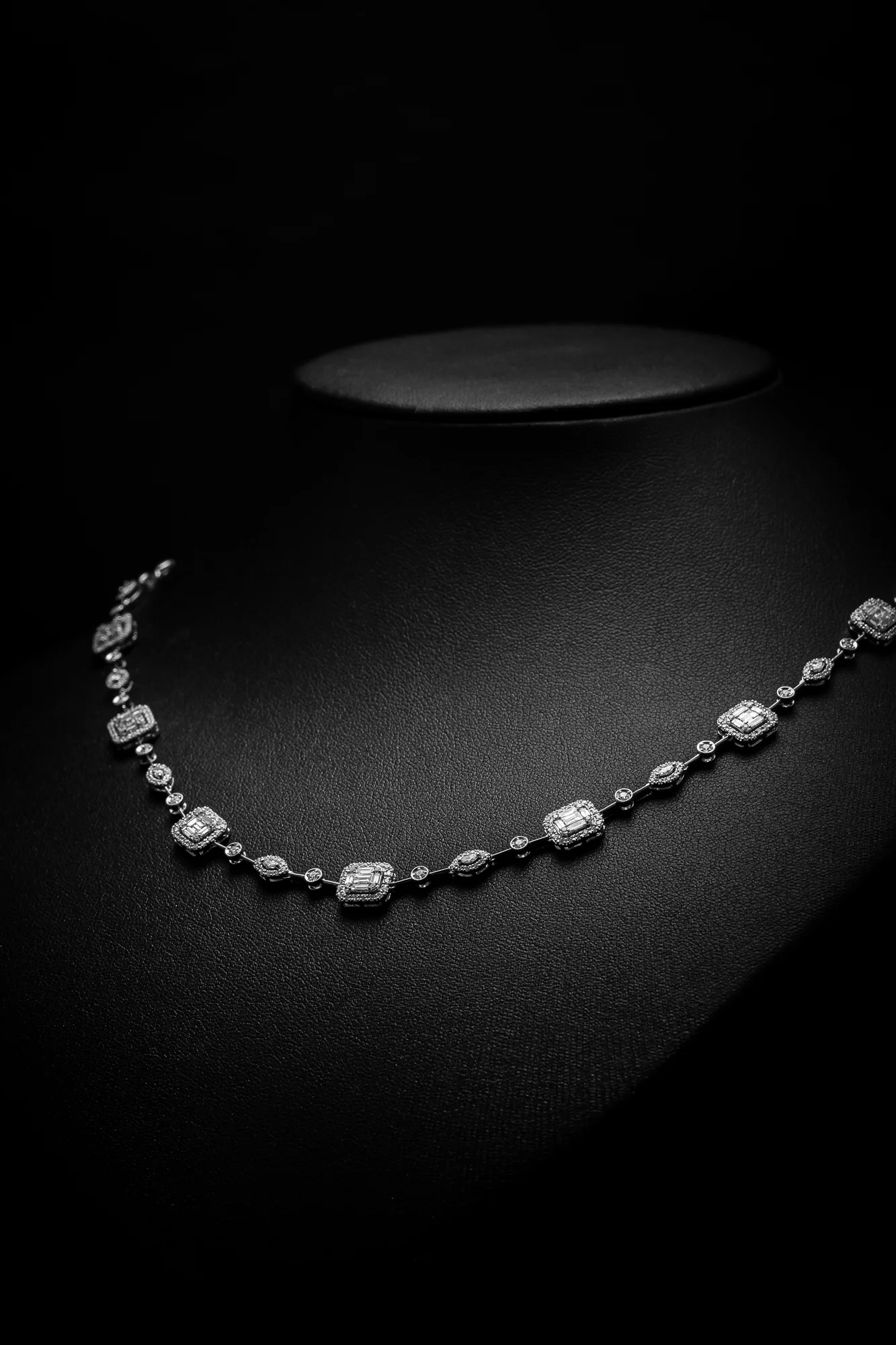 Naszyjnik "Invisible™" 3.00 ct