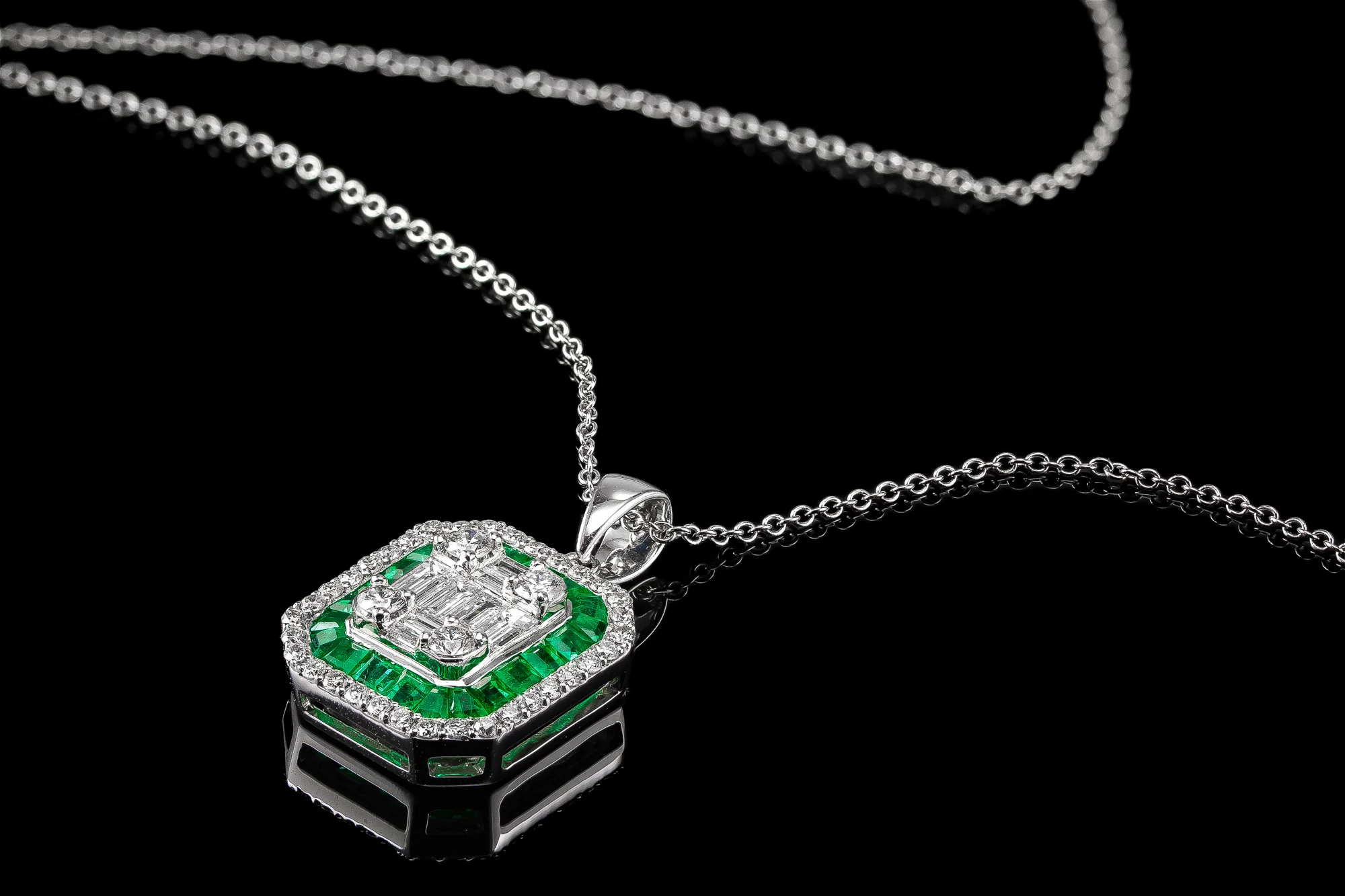 Naszyjnik "EmeraldVogue™"