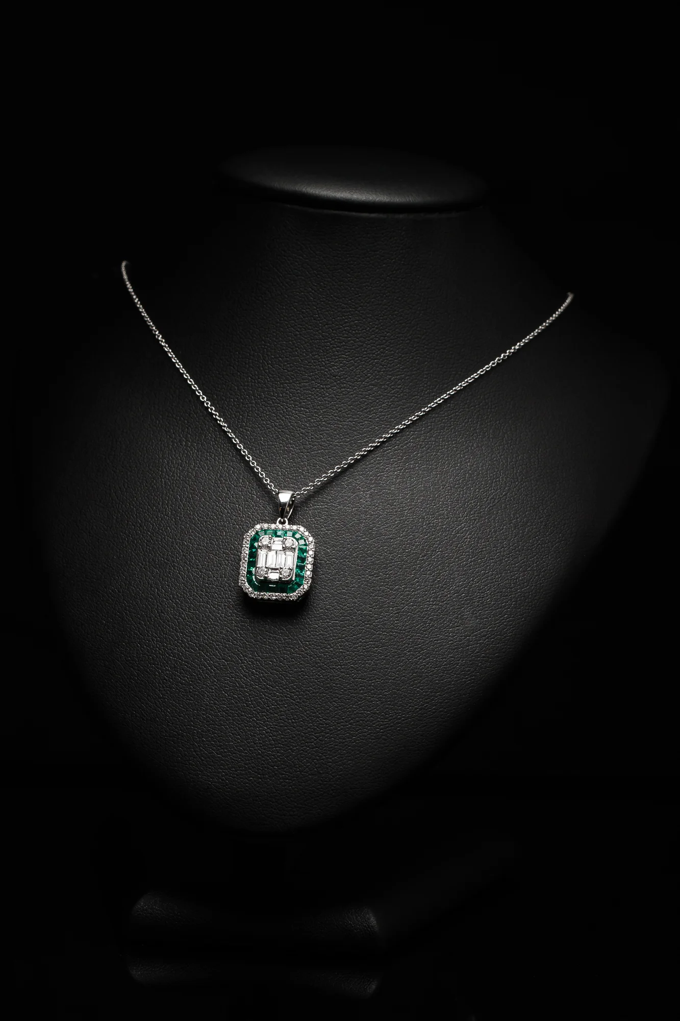 Naszyjnik "EmeraldVogue™"