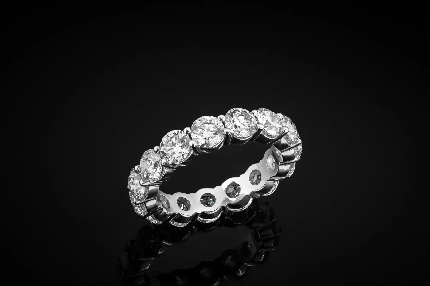 "Enduring Aureate Treasures™" 5.60ct Band