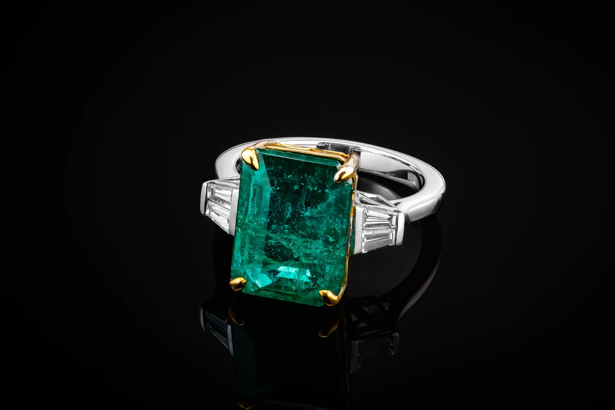 Pierścionek "EmeraldZenith™"