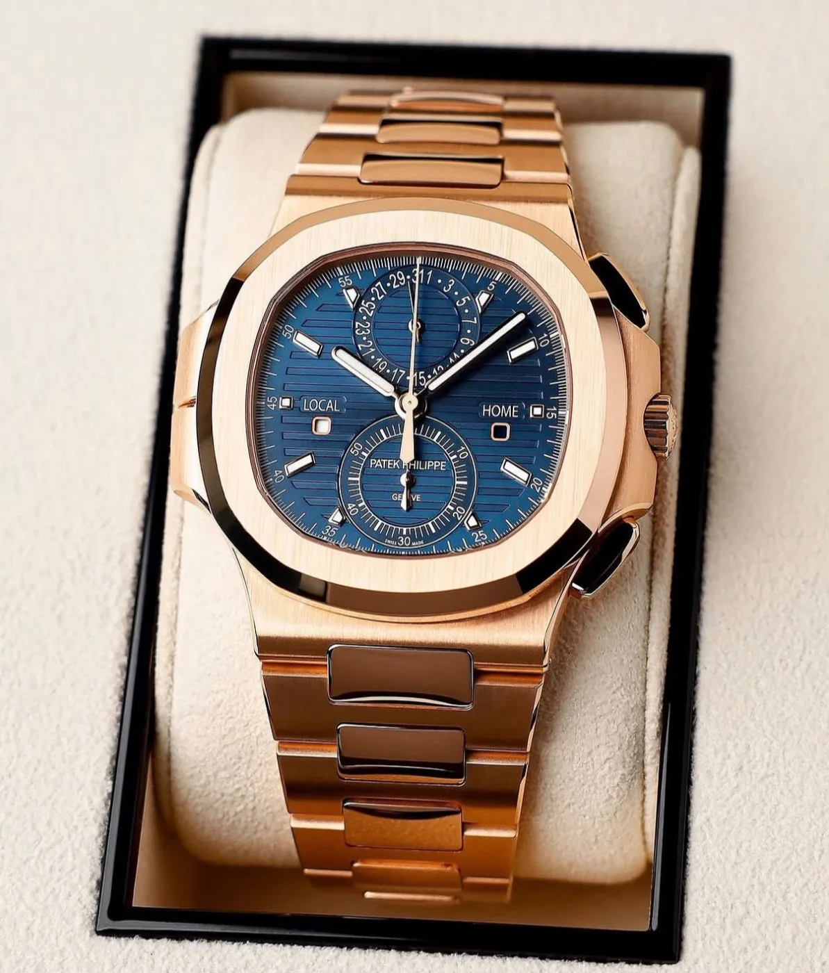 Patek Philippe Nautilus Travel Time Chronograph 5990/1R miniatura 2