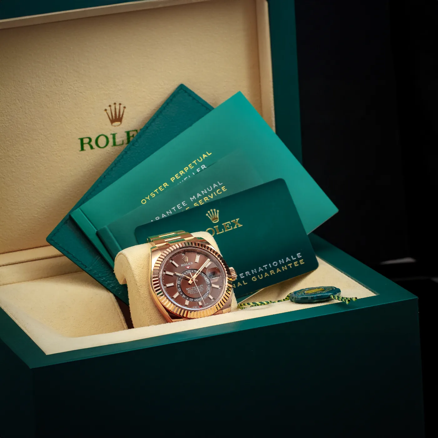 Rolex Sky-Dweller 326935-0006 Chocolate Dial w 18-karatowym złocie Everose.