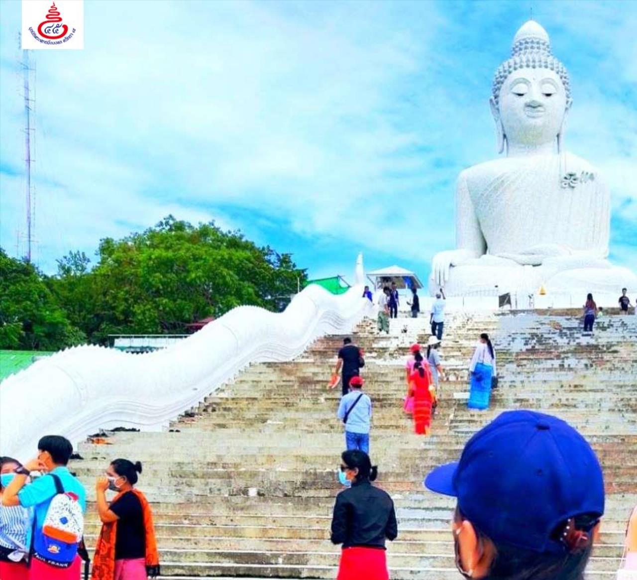 เข้าพรรษาพระใหญ่