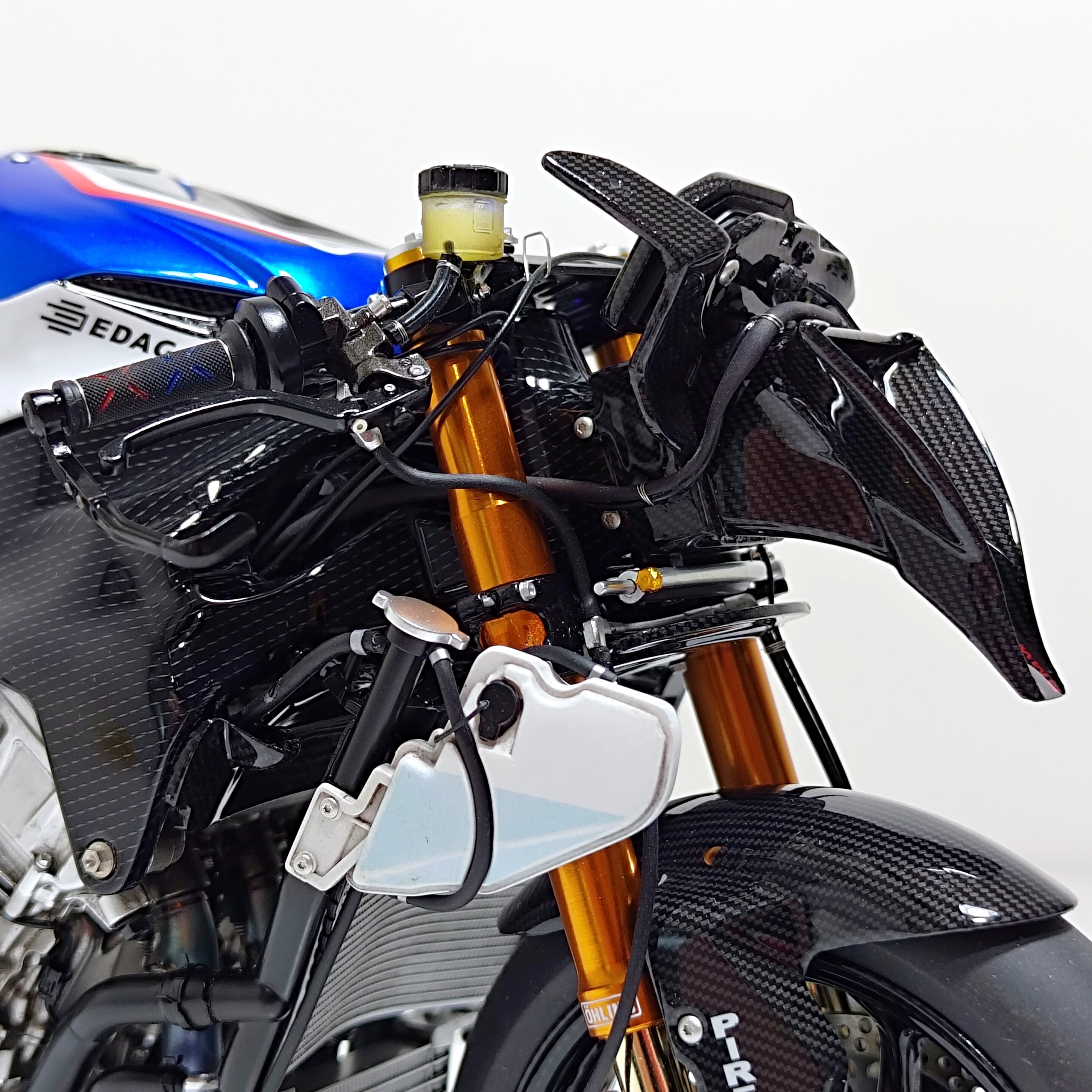 BMW HP4 RACE 4