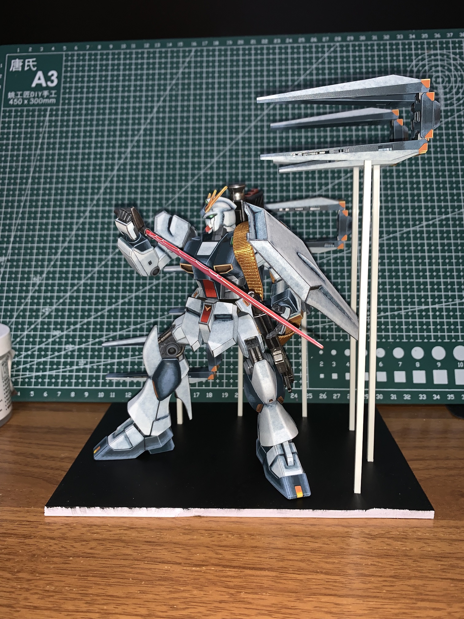 HG ν GUNDAM WITH GRIM DARK 1