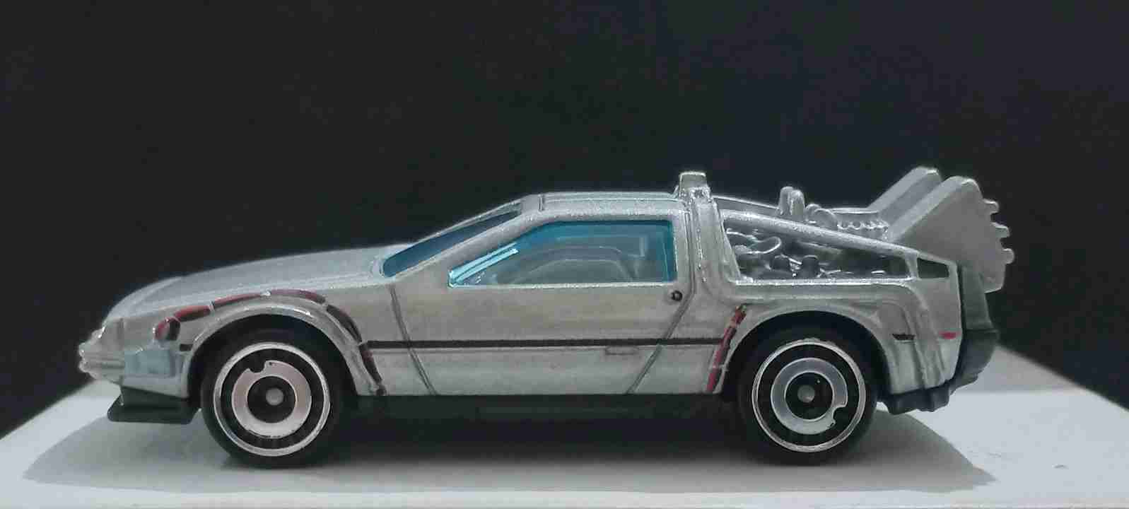 Hot Wheels Delorean DMC 12