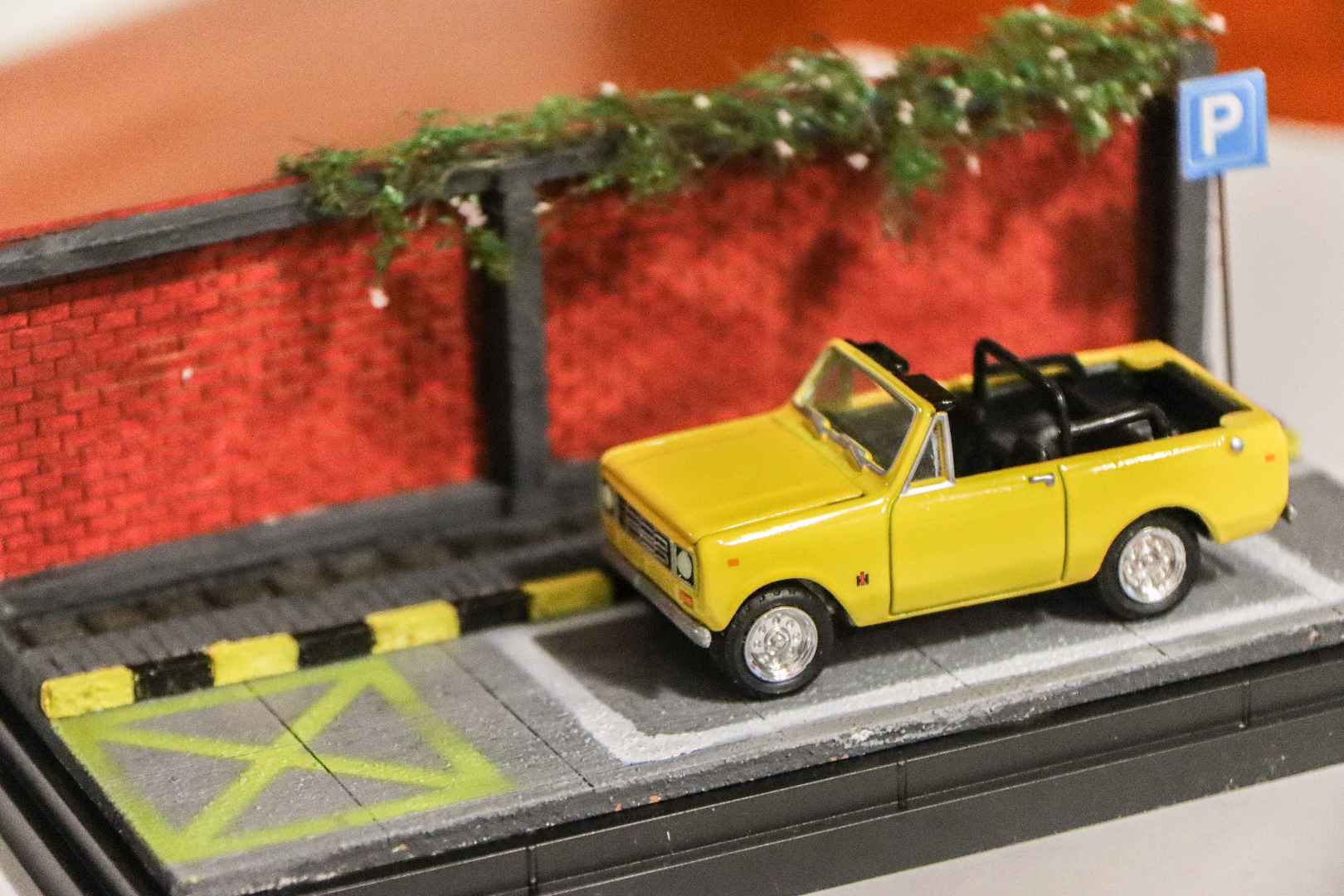 Johnny Lightning International Harvester Scout Drop Top