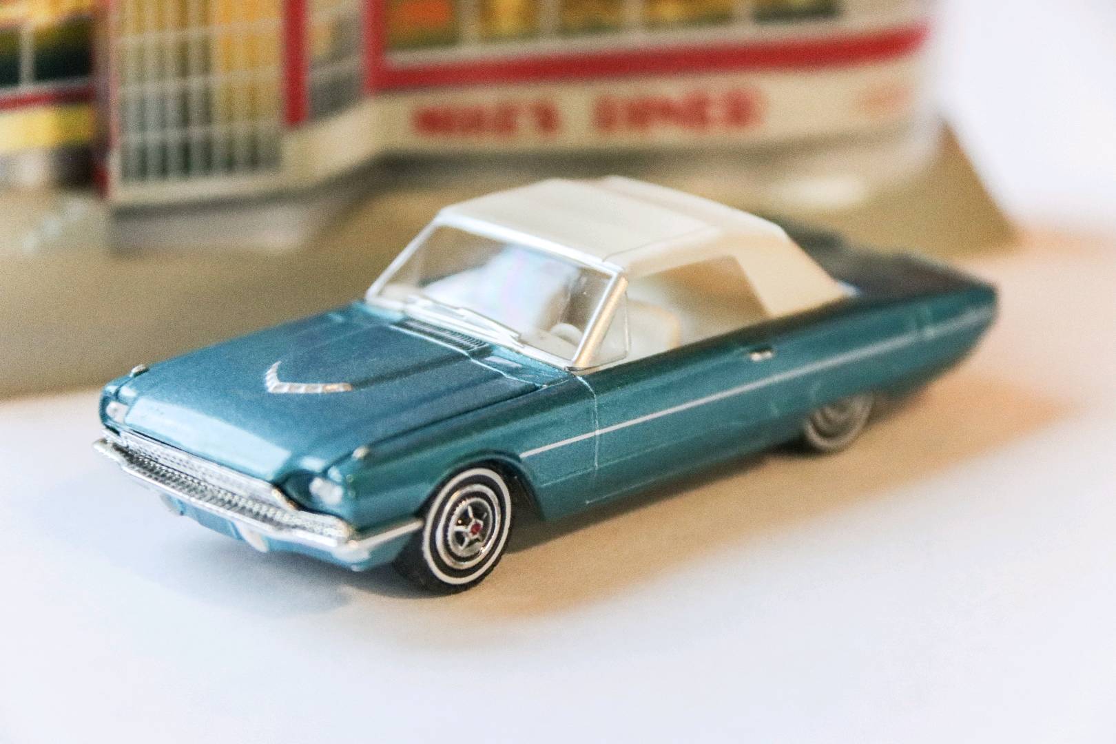 GreenLight Ford Thunderbird Convertible