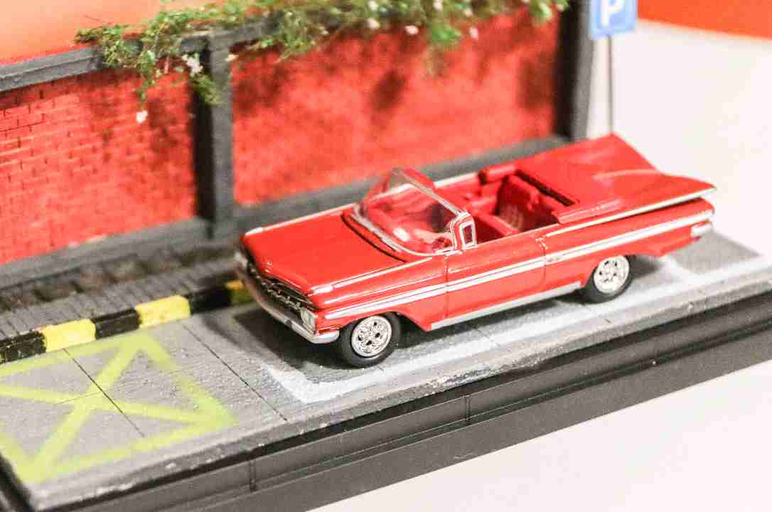 Johnny Lightning Chevrolet Impala Convertible