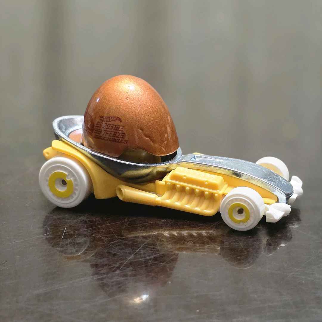 Hot Wheels Eggshelleracer