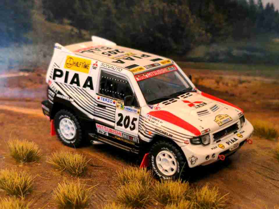 Inno Models Mitsubishi Pajero
