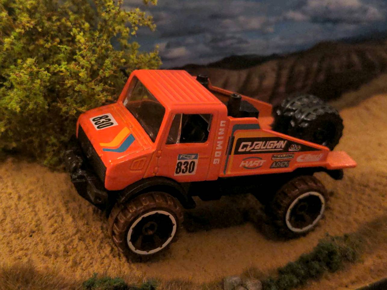 Hot Wheels Mercedes-Benz Unimog 1300L