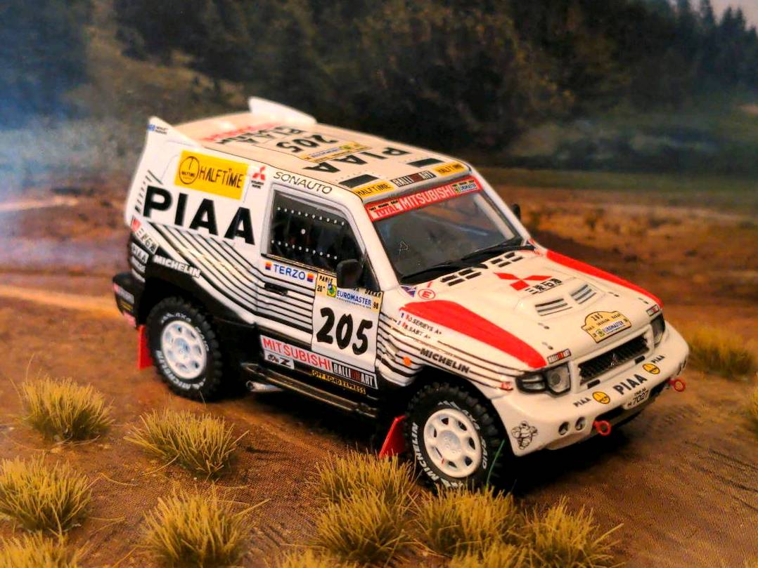 Inno Models Mitsubishi Pajero