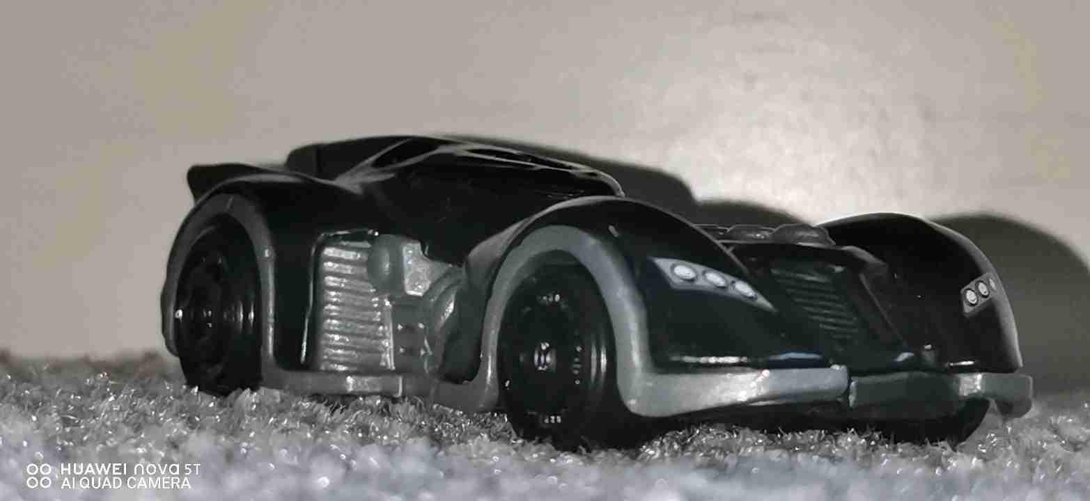 Hot Wheels Batman Arkam Asylum Batmobile
