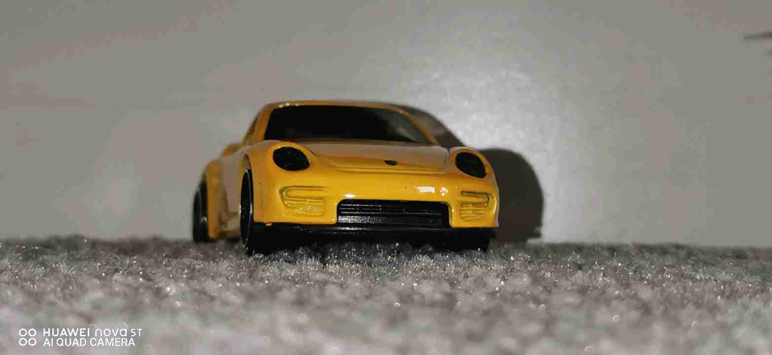 Hot Wheels Porsche 911 GT2