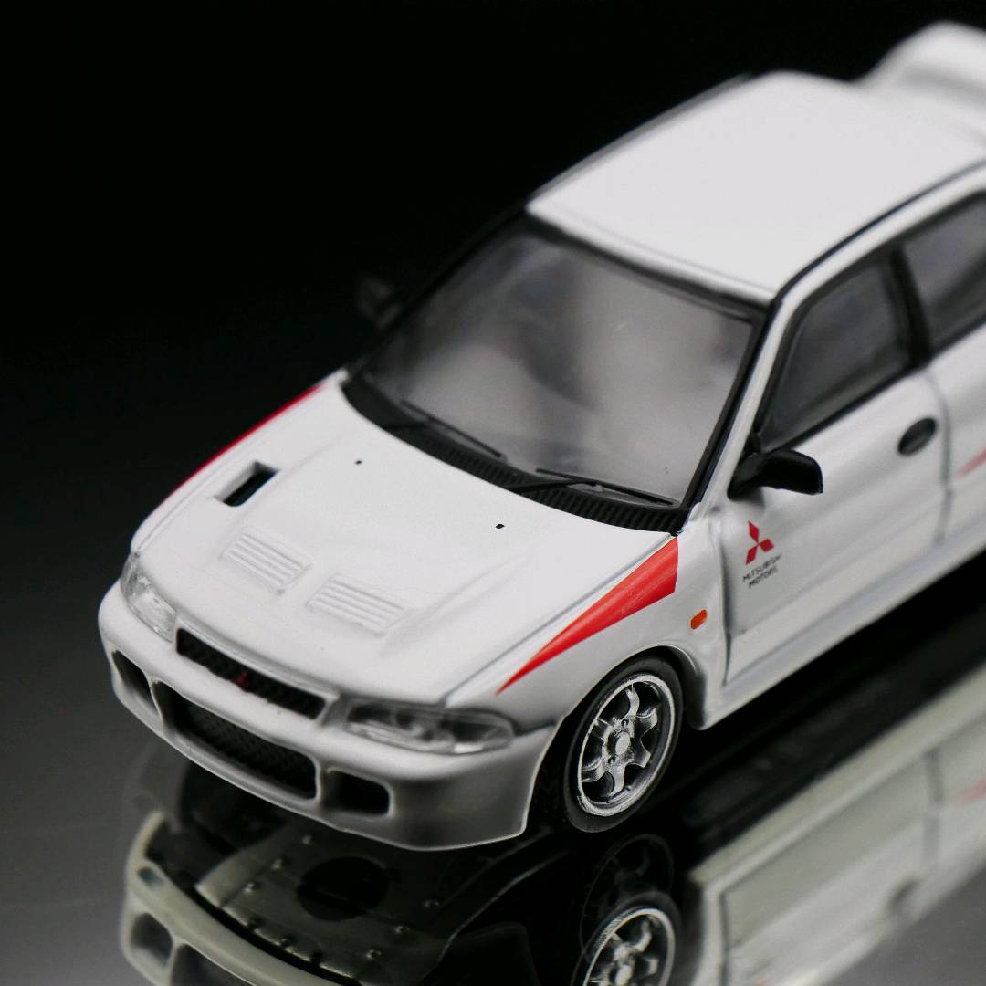 Tarmac Works Model Cars Mitsubishi Lancer RS Evolution, Lamley Special Edition